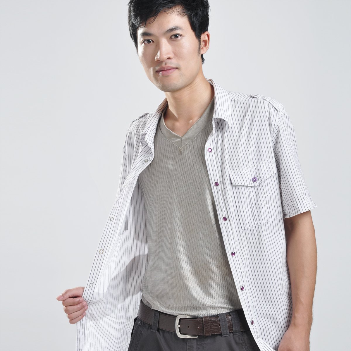 EMF Protection RFID Blocking Men's V-Neck T-Shirt - Silver Computer Radiation Shield for Office & Travel Use