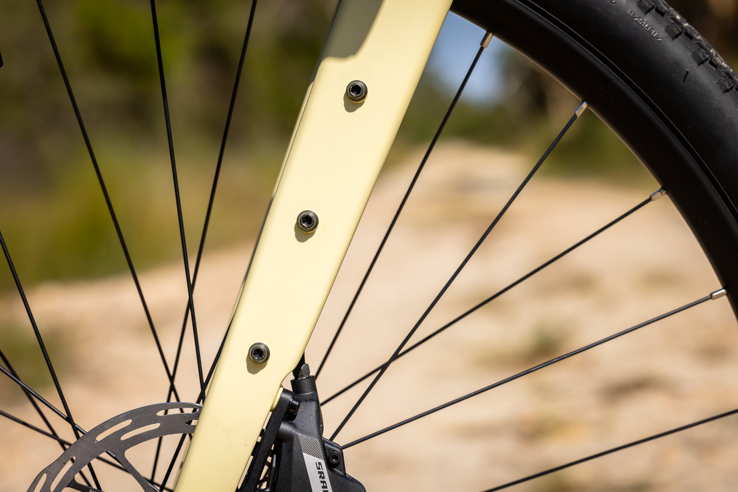 Polygon Bend R6X Gravel Bike - Lightweight Aluminum Frame, Shimano GRX Groupset, All-Terrain Performance for Adventure Riding & Commuting