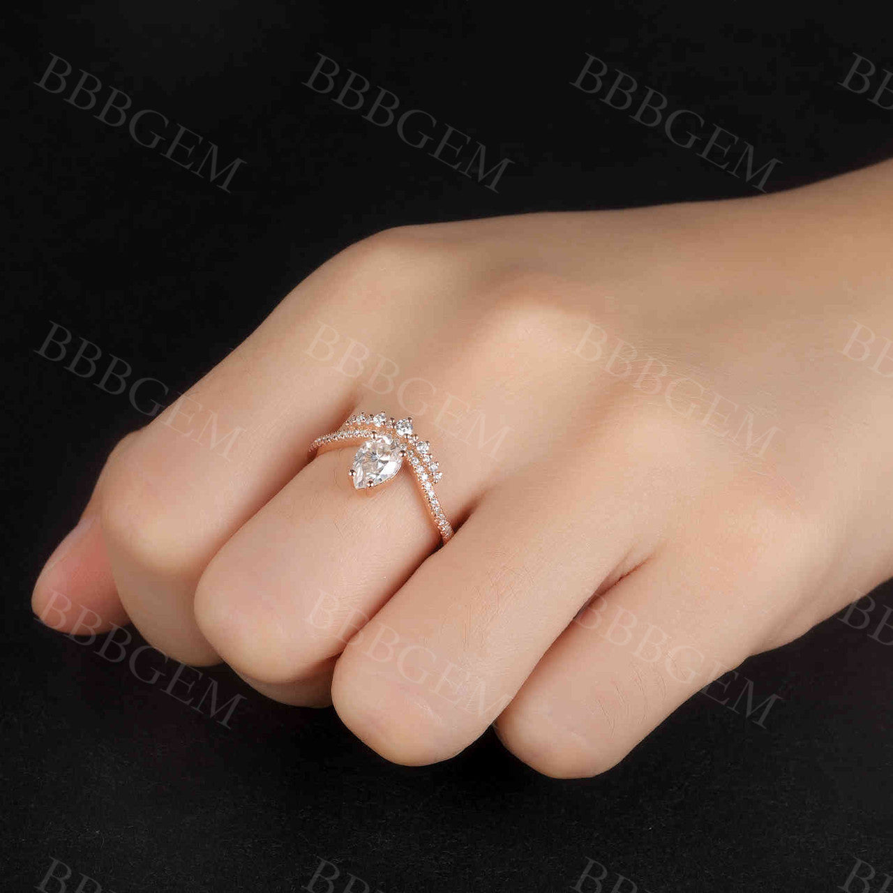 14K/18K Gold Art Deco Style Pear Shaped Moissanite Engagement Ring for Women - Elegant Vintage Wedding Jewelry Gift for Bride, Anniversary & Proposal