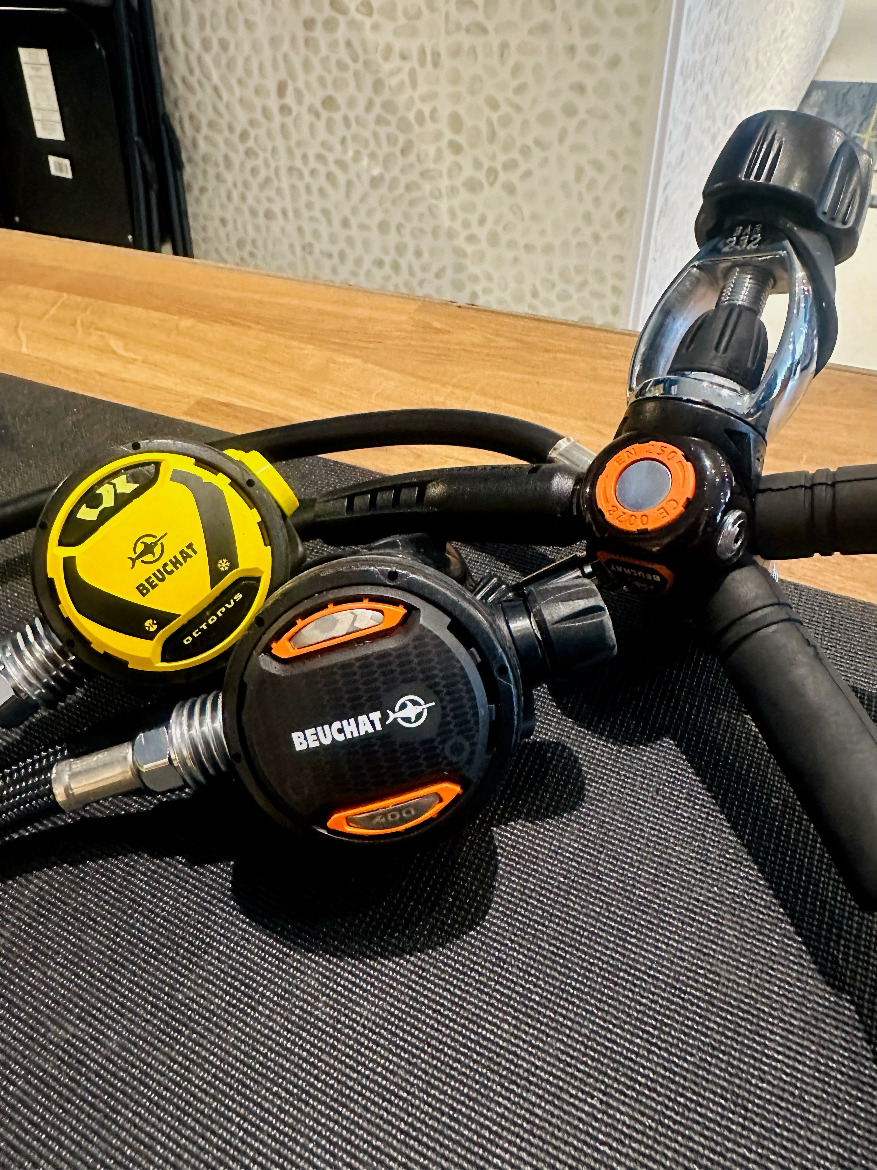 Beuchat VR400 VR Octopus Scubapro 2 Gauge Console Imperial - Professional Diving Equipment for Scuba Divers & Underwater Exploration