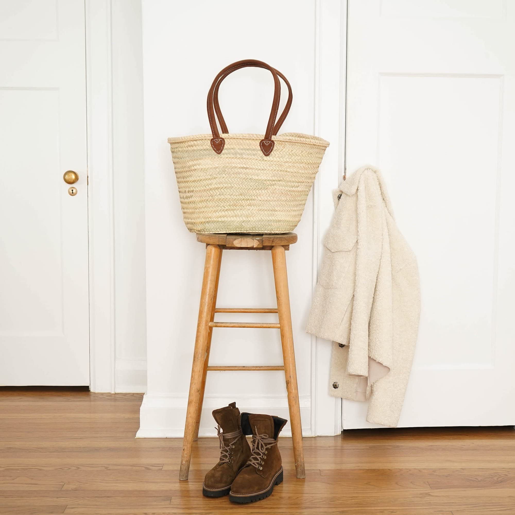 French Straw Basket Bag with Leather Handles - Stylish Beach Tote, Market Shopping Basket & Wicker Handbag for Women | Perfect for Beach Outings, Picnics & Farmers Market Trips