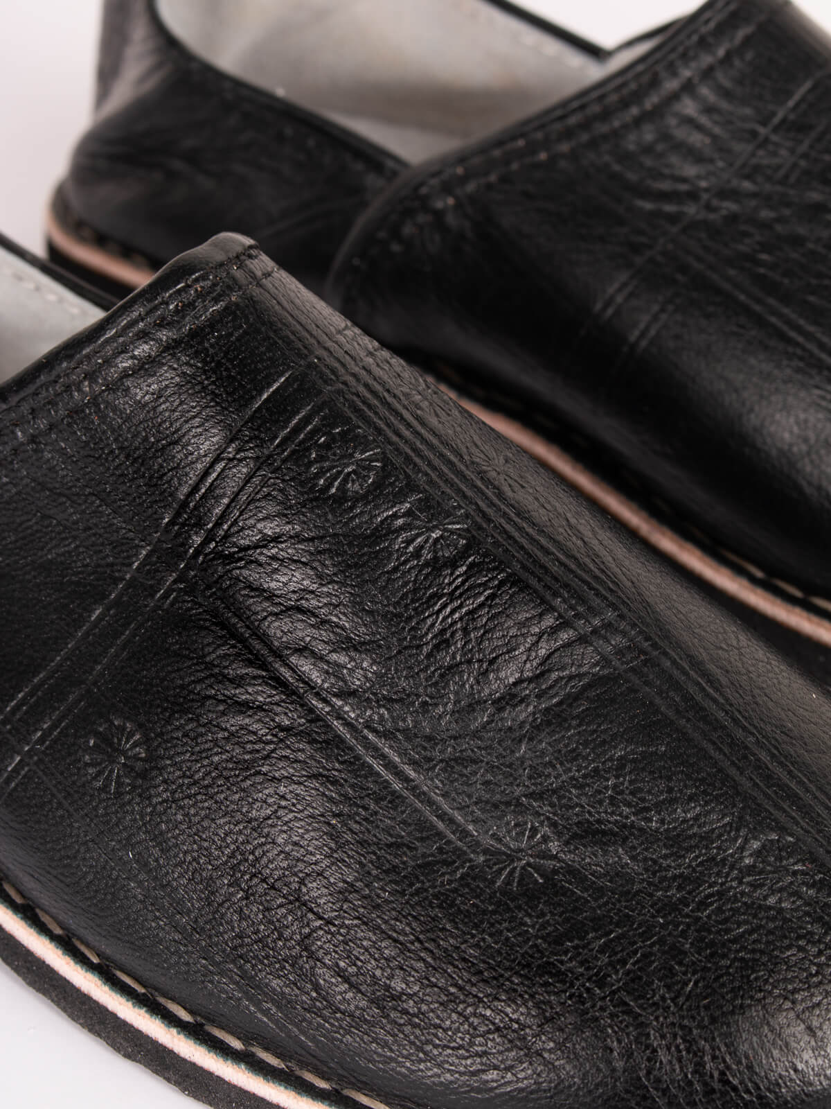 Authentic Moroccan Berber Babouche Slippers - Soft Leather Black House Shoes | Perfect for Home, Lounge & Cultural Fashion