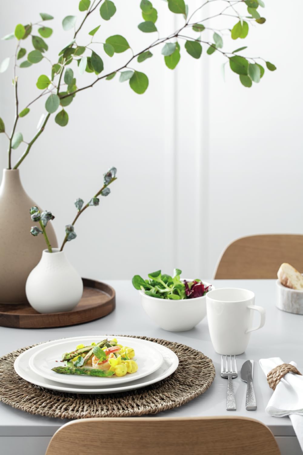 Villeroy & Boch Artesano Original 16-Piece Dinnerware Set for 4 - Premium German Porcelain Plates & Bowls | Microwave & Dishwasher Safe White Dinnerware | Perfect for Family Dining, Dinner Parties & Restaurant Use