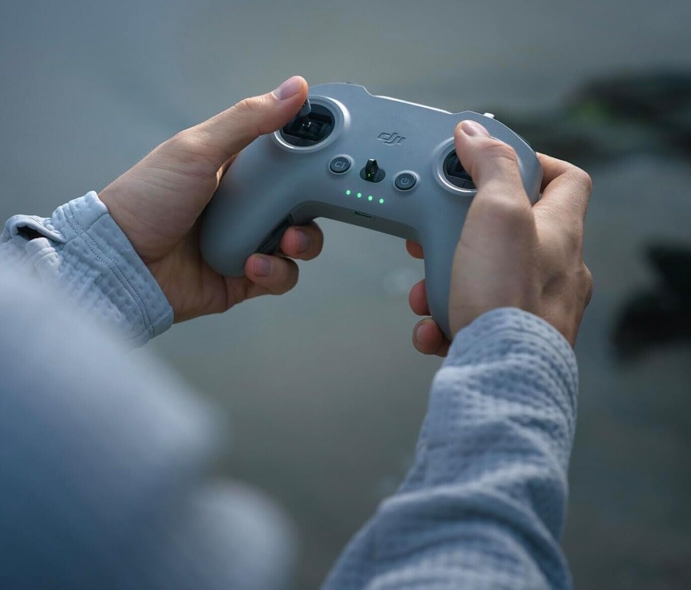 DJI FPV Remote Controller 3 - Wireless Drone Controller for DJI FPV Drones | Compatible with DJI Goggles 2 & Integra | Low Latency HD Transmission | Perfect for Aerial Photography, Racing & FPV Flying Adventures