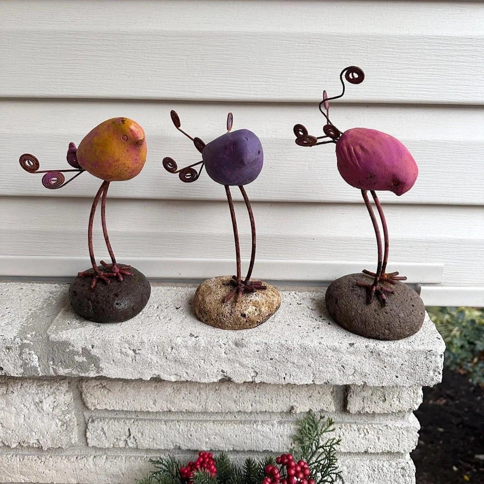Beautiful Bird on River Stone - Natural Decorative Figurine for Home & Garden Decor | Perfect for Bookshelf, Office Desk, and Gift Giving