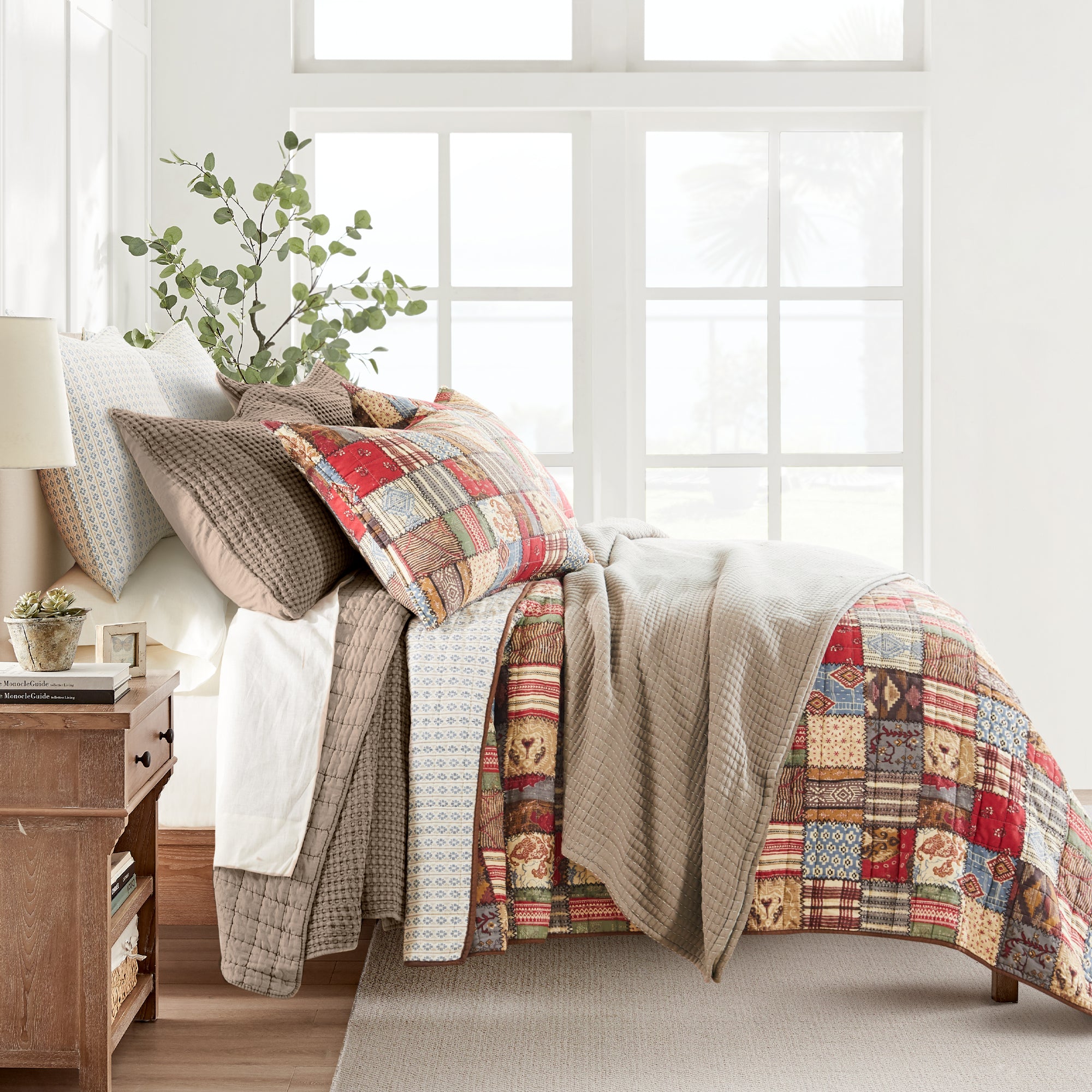 Luxury Mills Waffle Quilt Set - Ultra Soft Bedding Collection for Queen/King Size Beds - Perfect for Cozy Bedrooms, Guest Rooms & Hotel Stays