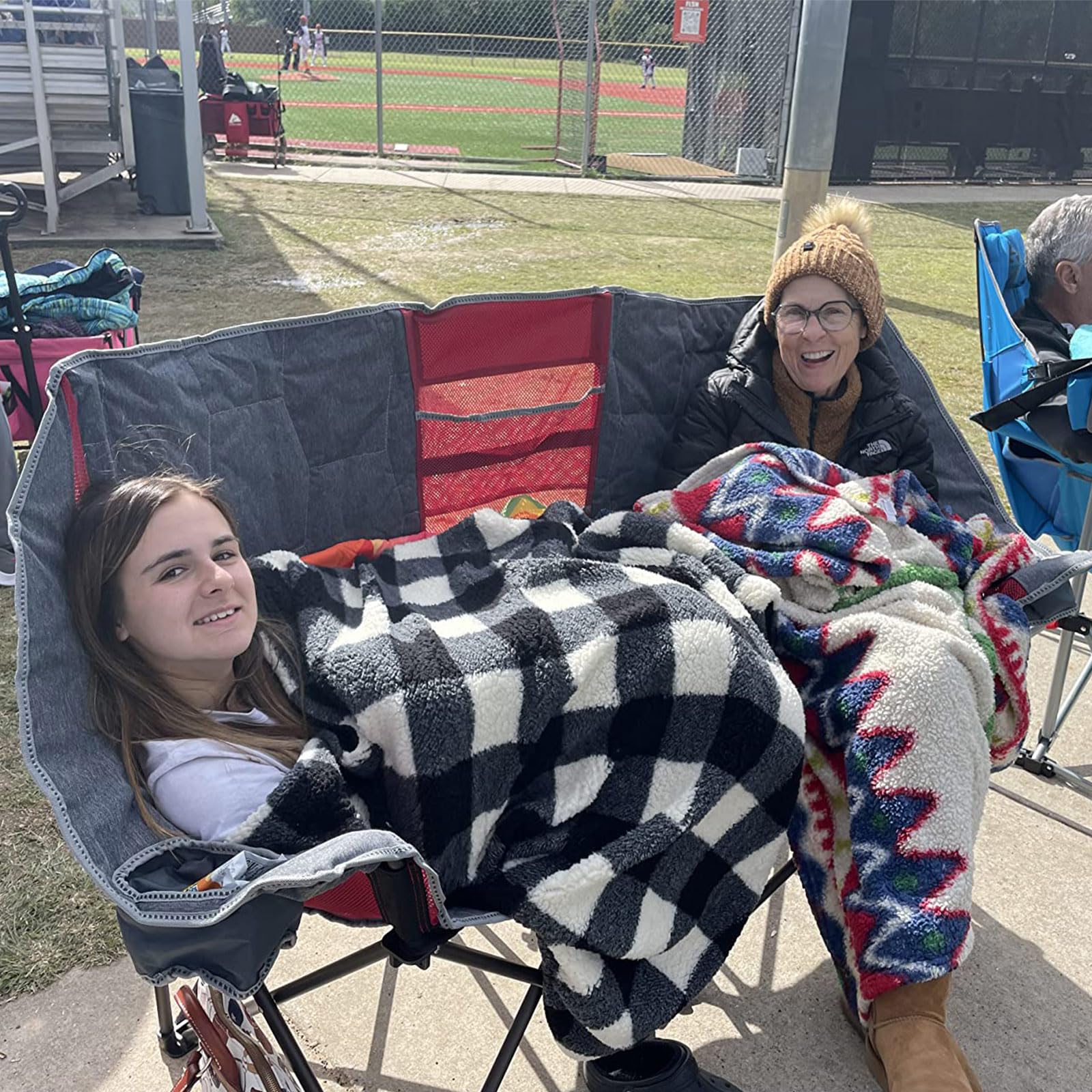 **SUNNYFEEL Heavy Duty Folding Double Camping Chair - Oversized Portable Loveseat for 2 Adults with Storage Pouch - Perfect for Outdoor, Travel, Picnic, Beach, and Backyard Relaxation**