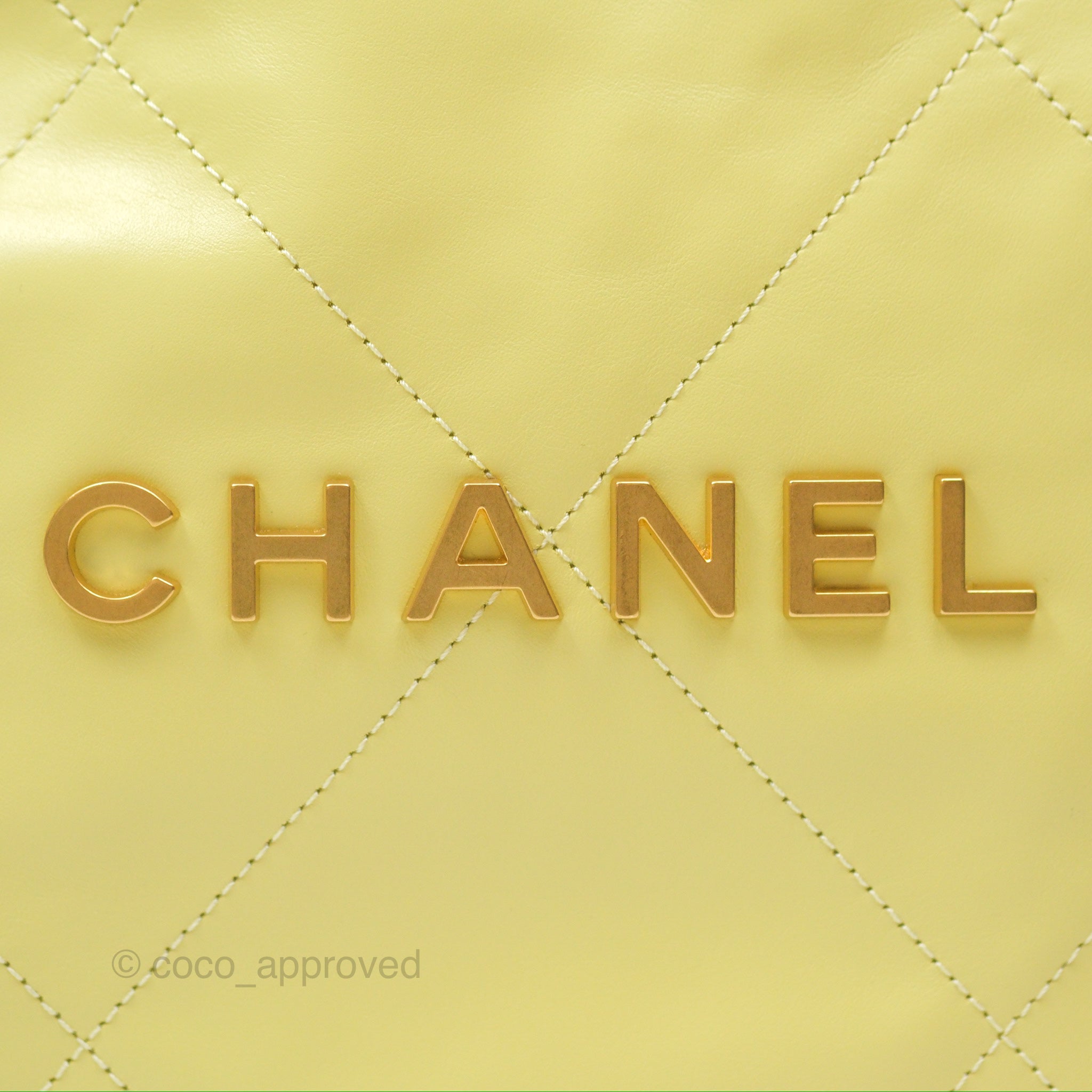 Chanel 22 Small Handbag in Lime Green Shiny Aged Calfskin with Aged Gold Hardware - Luxury Crossbody Bag for Women, Perfect for Parties & Evening Events