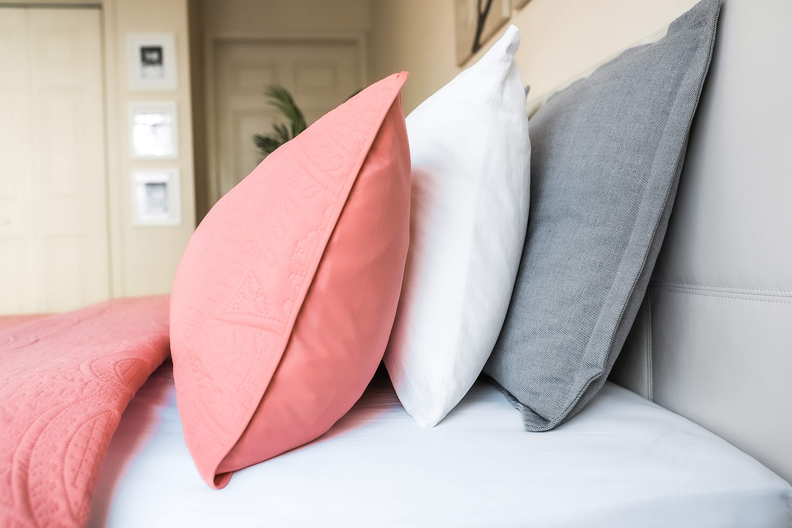 Mezzati Coral-Rose Quilt Set - King/Cal King, Brushed Microfiber for Luxurious Bedroom Decor