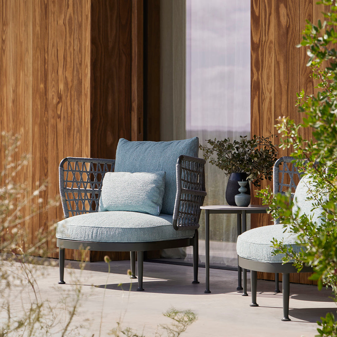 Stylish Curio Outdoor Side Table - Durable Weather-Resistant Patio Furniture for Garden, Poolside & Balcony Decor