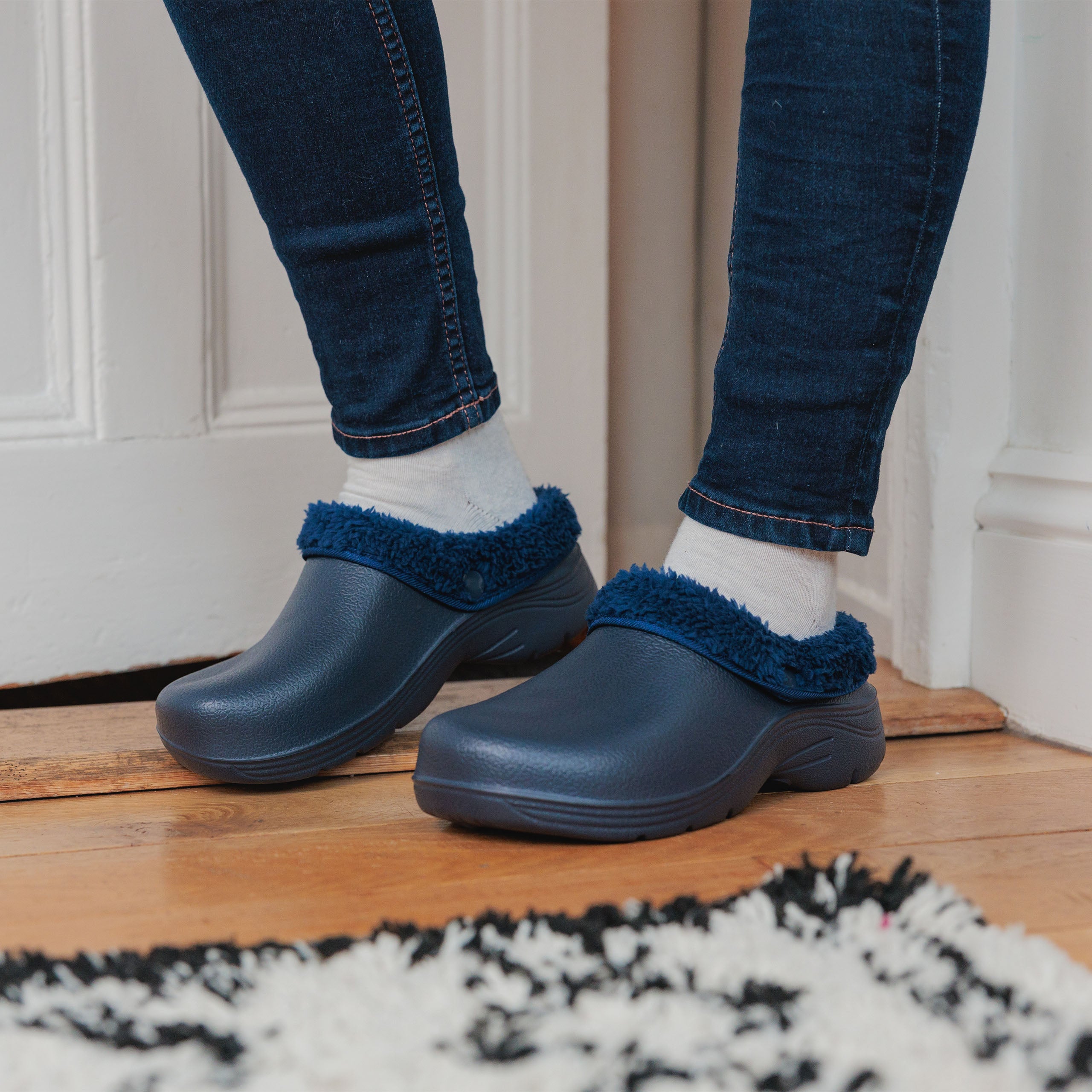 Women's Thermal Fleece Lined Garden Clogs - Warm Slip-Resistant Outdoor Shoes for Winter Gardening, Yard Work & Home Use