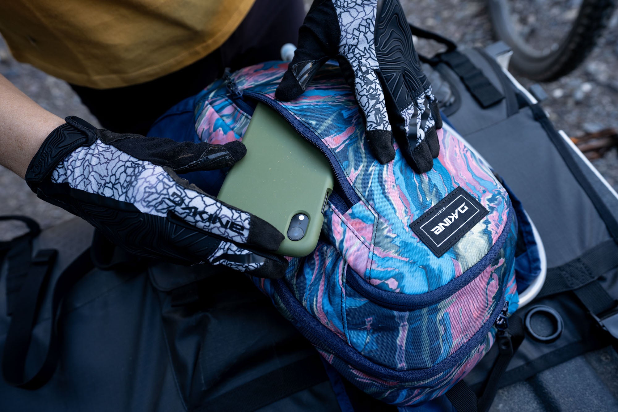Shuttle 6L Hydration Backpack for Women - Lightweight Bicycle Water Pack with 2L Bladder - Perfect for Cycling, Hiking & Outdoor Adventures