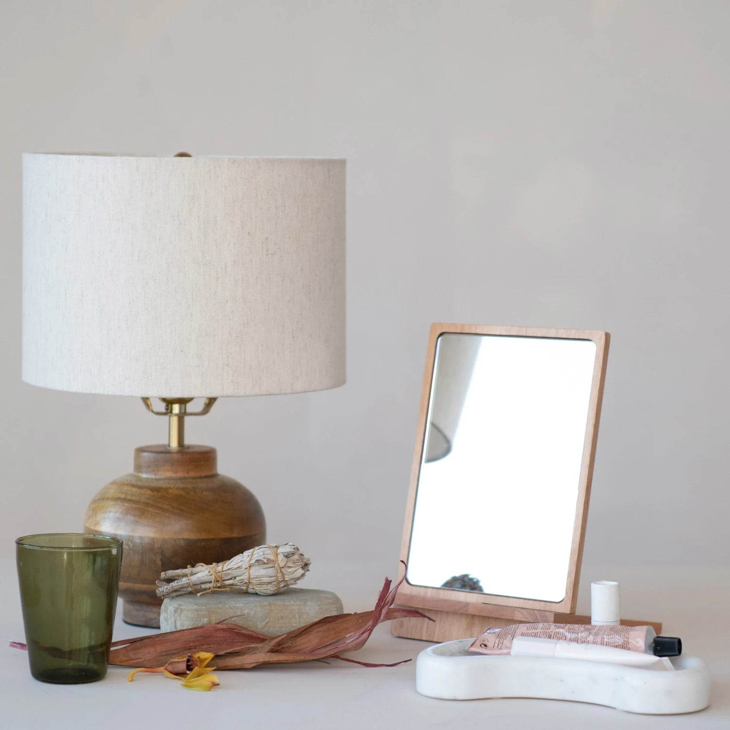 Vanity Mirror with LED Lights - Adjustable Dressing Table Mirror for Makeup, Shaving & Hair Styling - Perfect for Bedroom, Bathroom & Salon Use