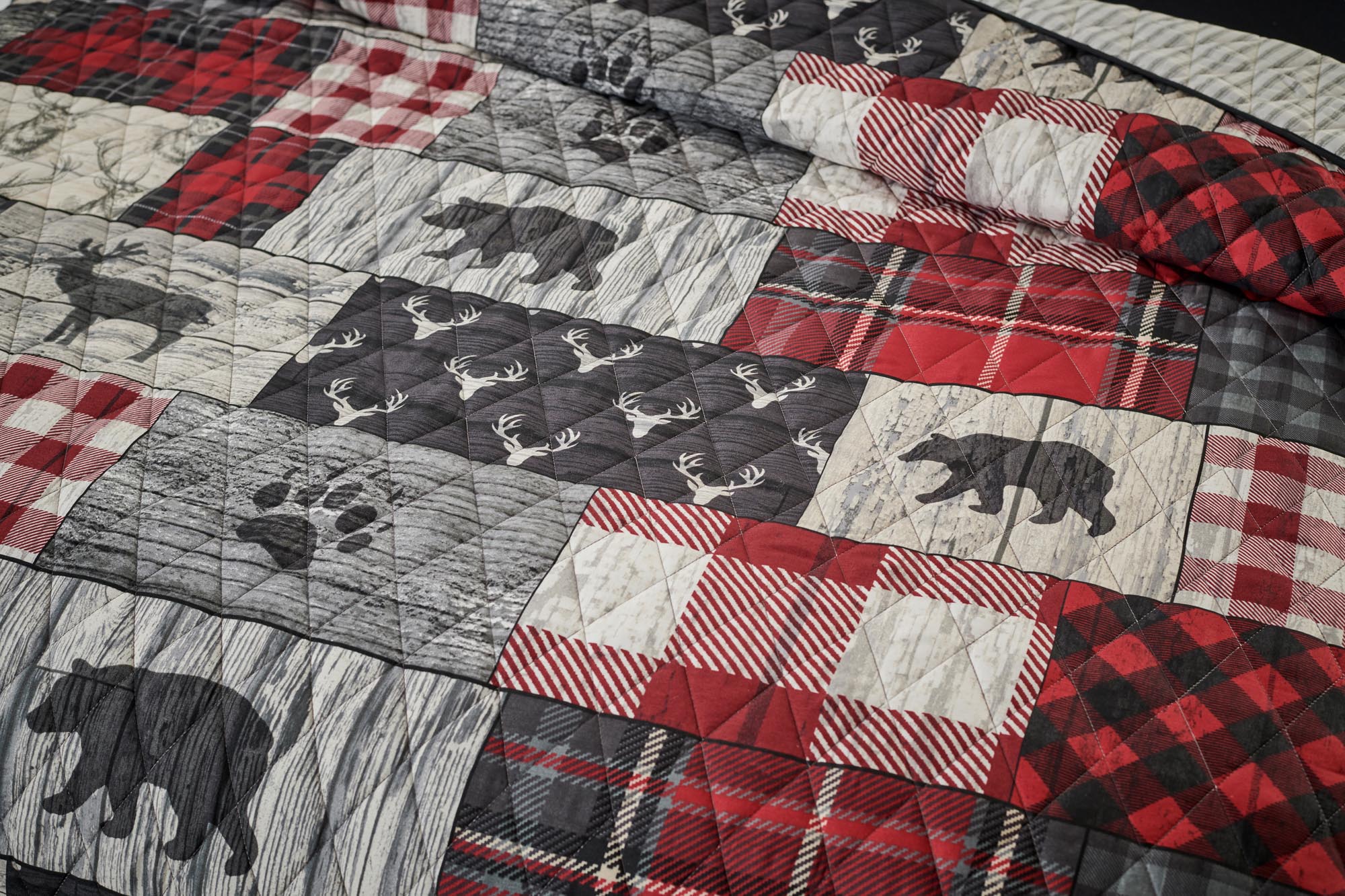 Check Plaid Lodge - Cozy Flannel Blanket for Winter Camping & Cabin Retreats - Perfect for Outdoor Adventures, Home Decor & Gifts