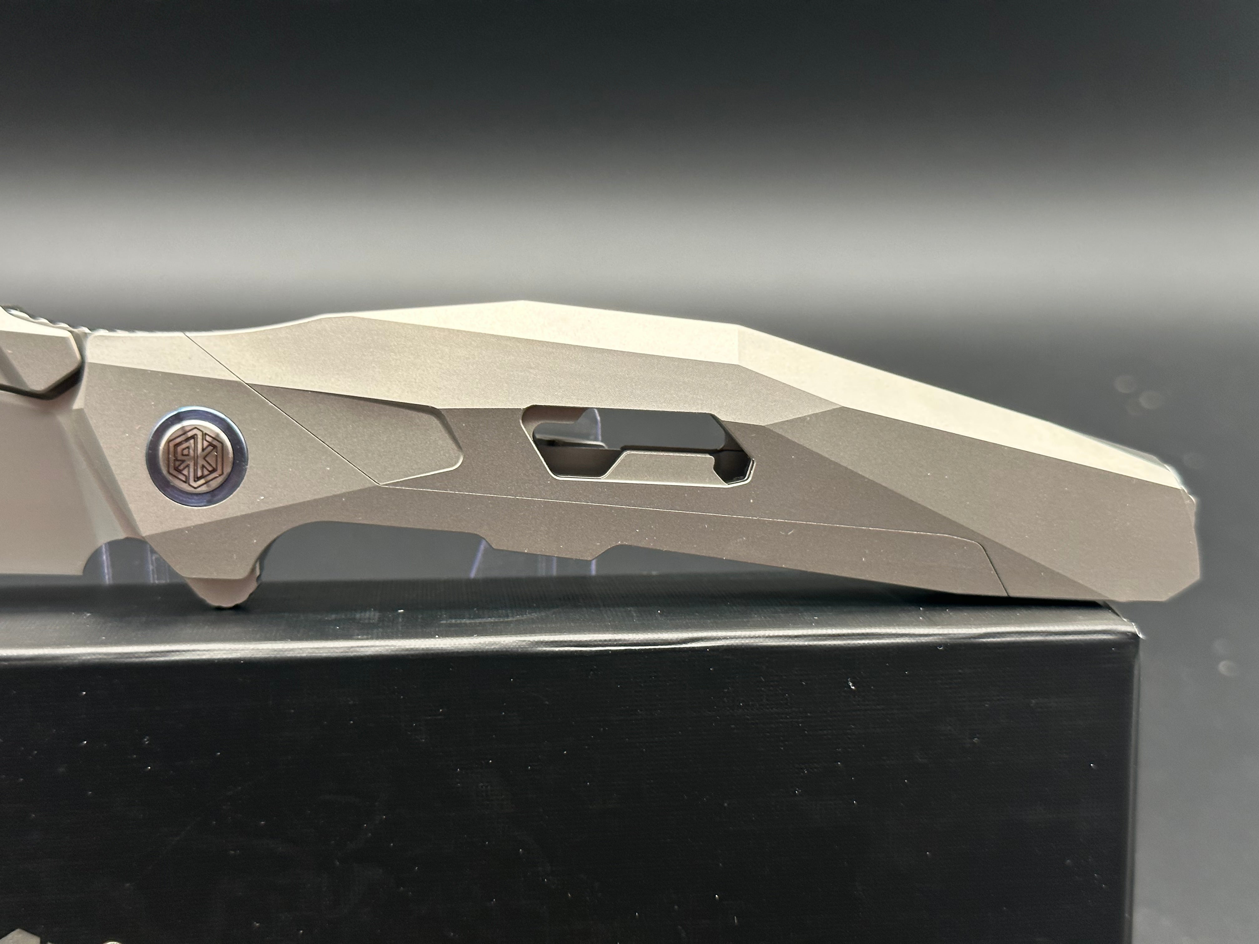 Rike RK Shadow EDC Pocket Knife - High-Quality Folding Knife for Outdoor, Camping, Hiking & Everyday Carry (EDC)