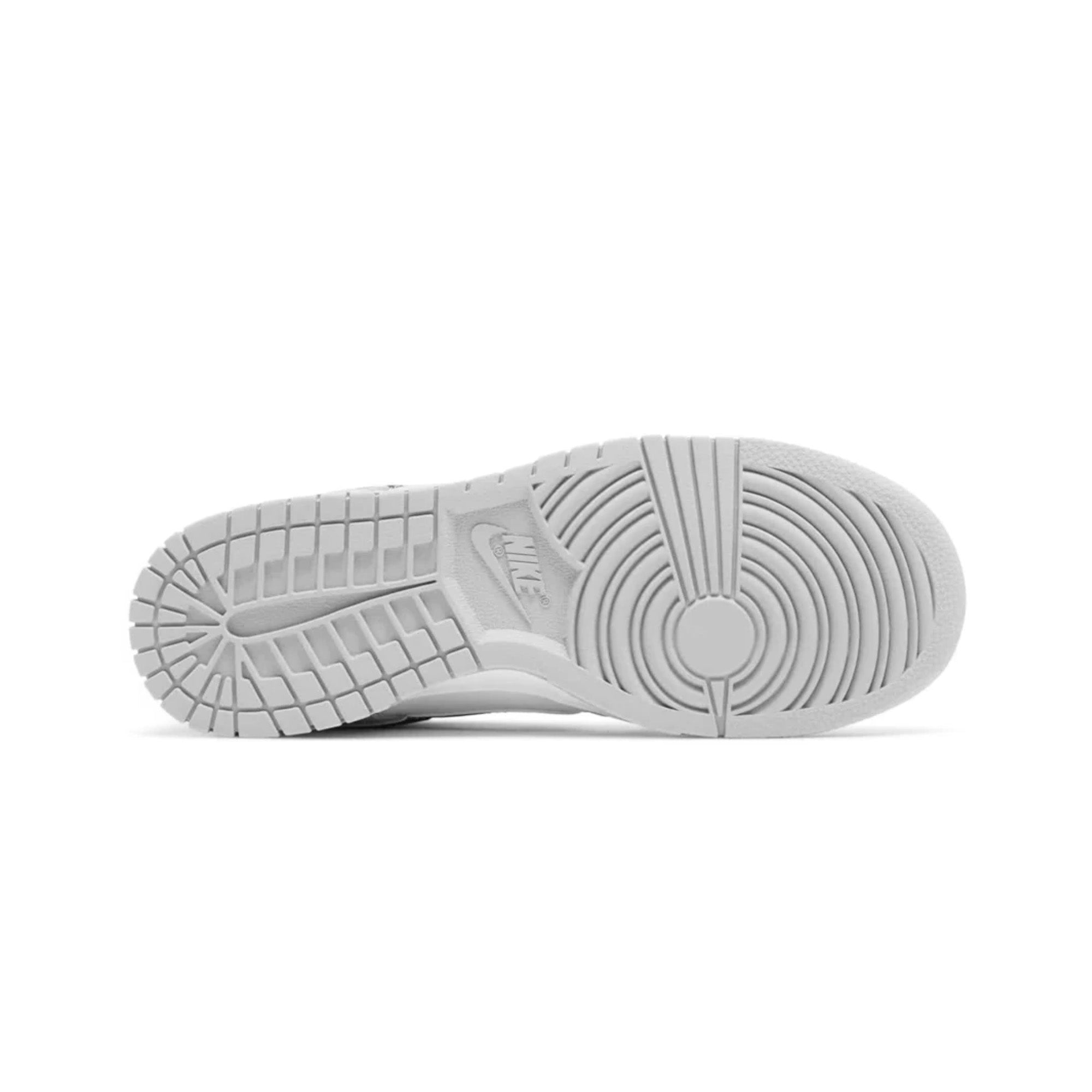 Nike Dunk Low SE 'Lottery Pack Grey Fog' Sneakers (2022) - Men's Casual Shoes for Streetwear & Everyday Fashion