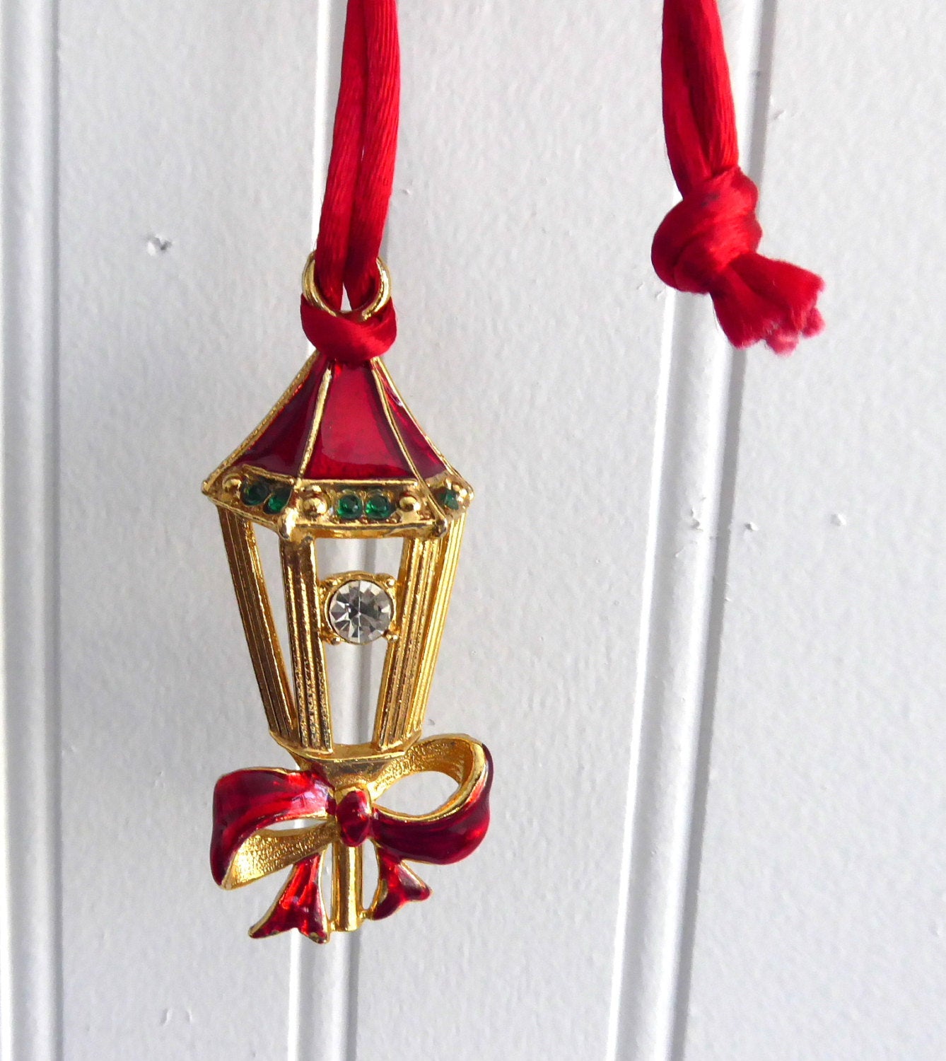 Vintage 1980s Gold Plated Rhinestone Lantern Necklace - Retro Christmas Holiday Jewelry for Women - Perfect for Holiday Parties, Gift Giving & Festive Occasions