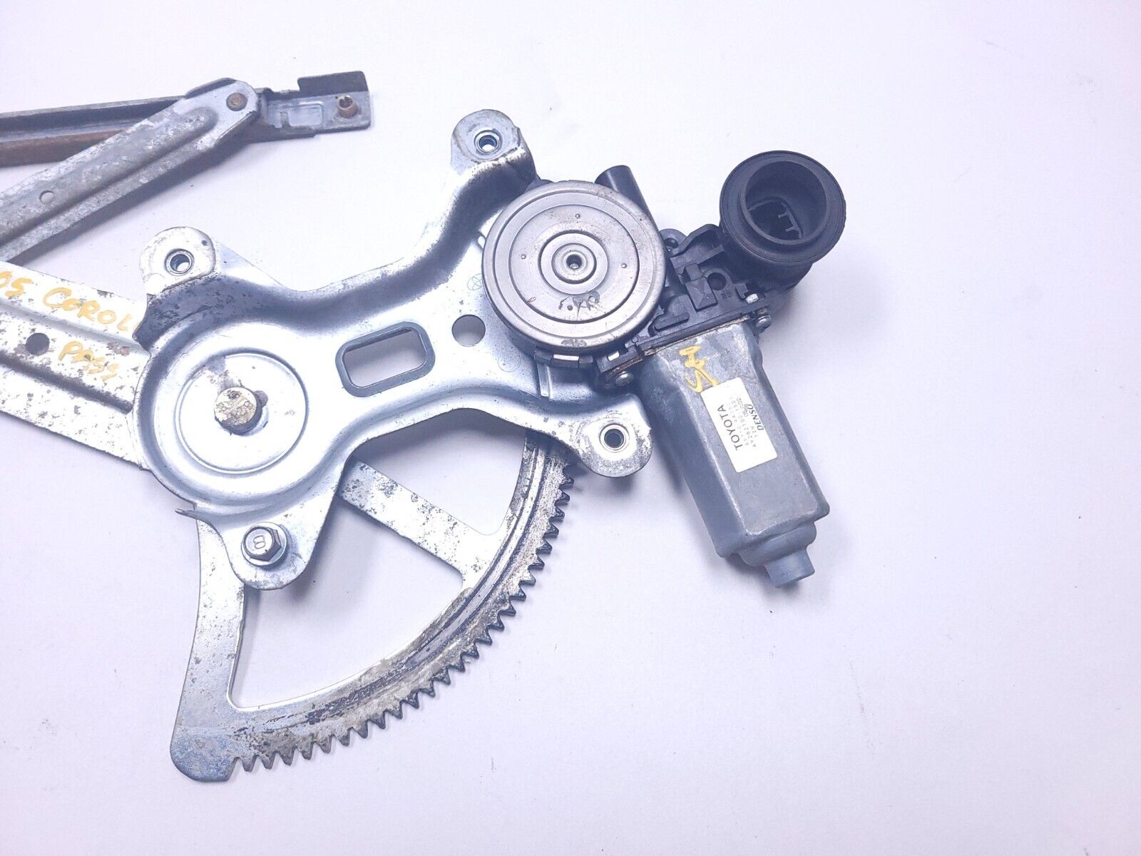 2003-2008 Toyota Corolla Front Right Passenger Side Window Regulator Motor - OEM Replacement Part for Smooth Power Window Operation - Perfect for DIY Auto Repairs & Window Mechanism Replacement