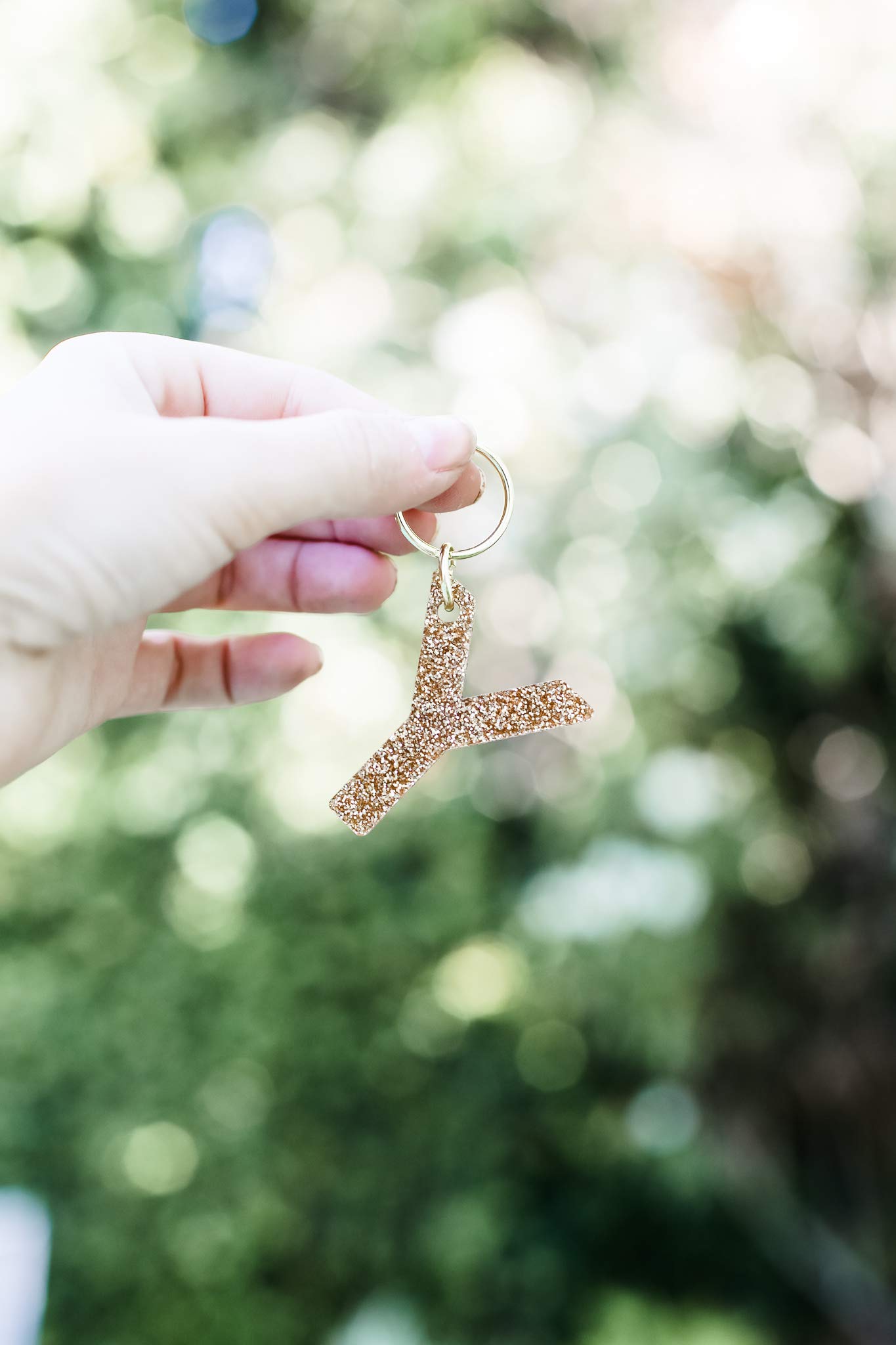 Lucky Feather Initial Keychain - Gold Glitter Letter Key Chain for Women & Men | Personalized Purse Charm, Bag Accessory | Perfect Gift for Birthdays, Anniversaries | Use for Keys, Wallets, Backpacks & Gifts