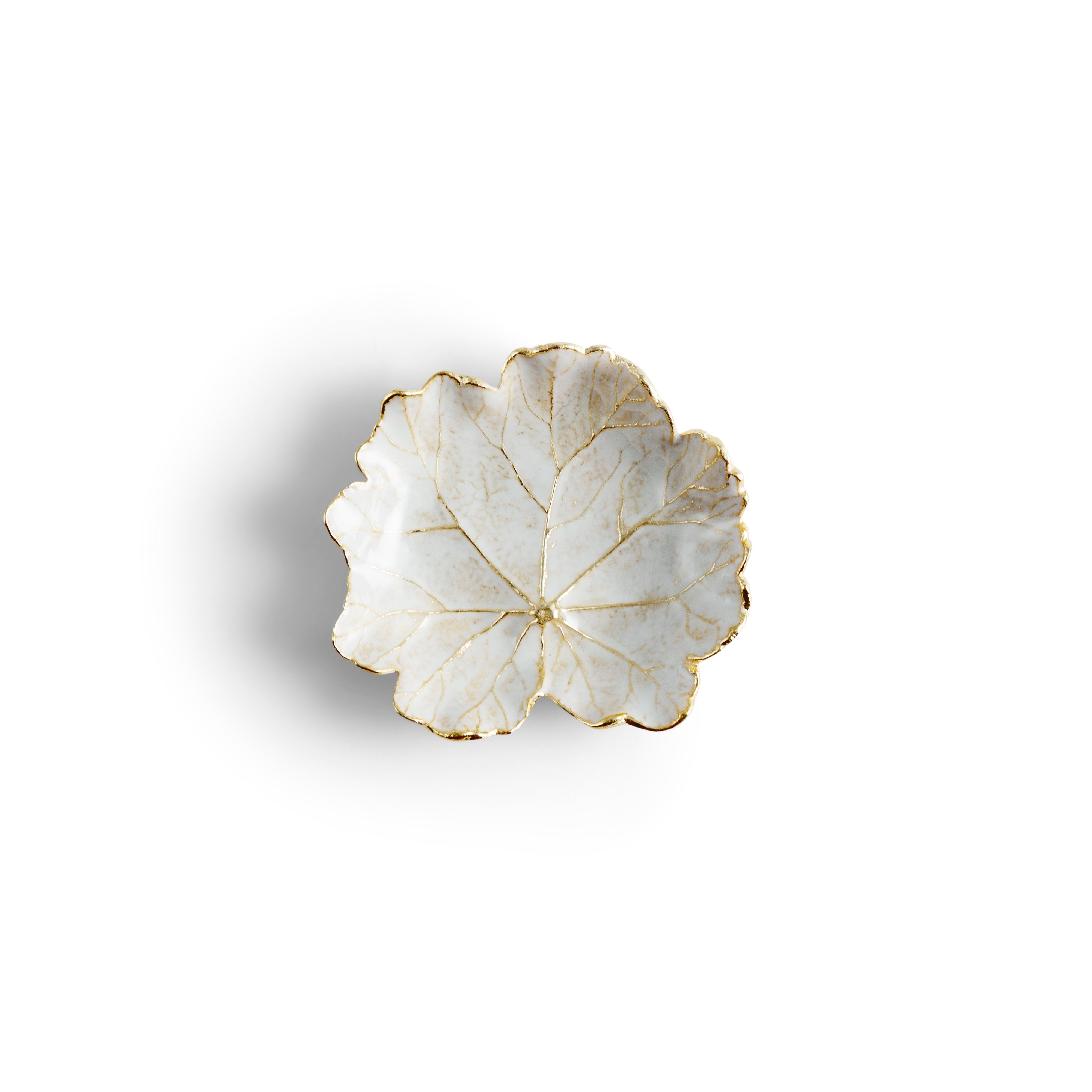 Winter Leaves Geranium Dish - Elegant Floral Ceramic Plate for Home Decor, Dining, and Gift Giving
