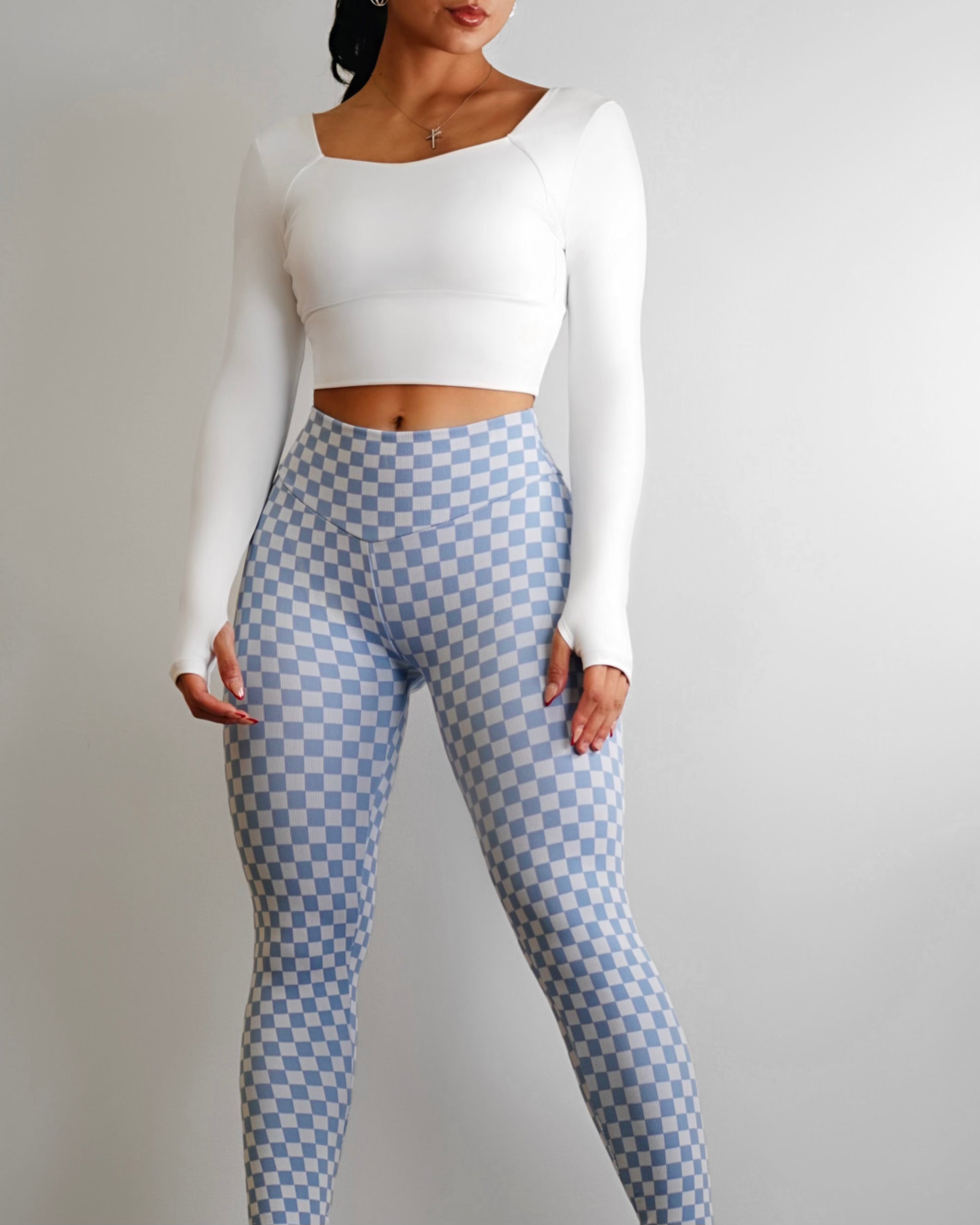 Women's Daisy Print Long Sleeve Athletic Top - Breathable Workout Shirt for Running, Yoga & Gym - White