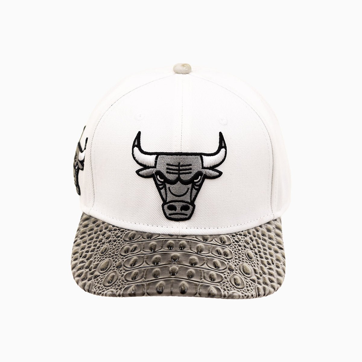 Chicago Bulls NBA Official Leather Visor Wool Snapback Hat - Vintage Style Basketball Cap for Men & Women - Perfect for Games, Streetwear & Sports Fans