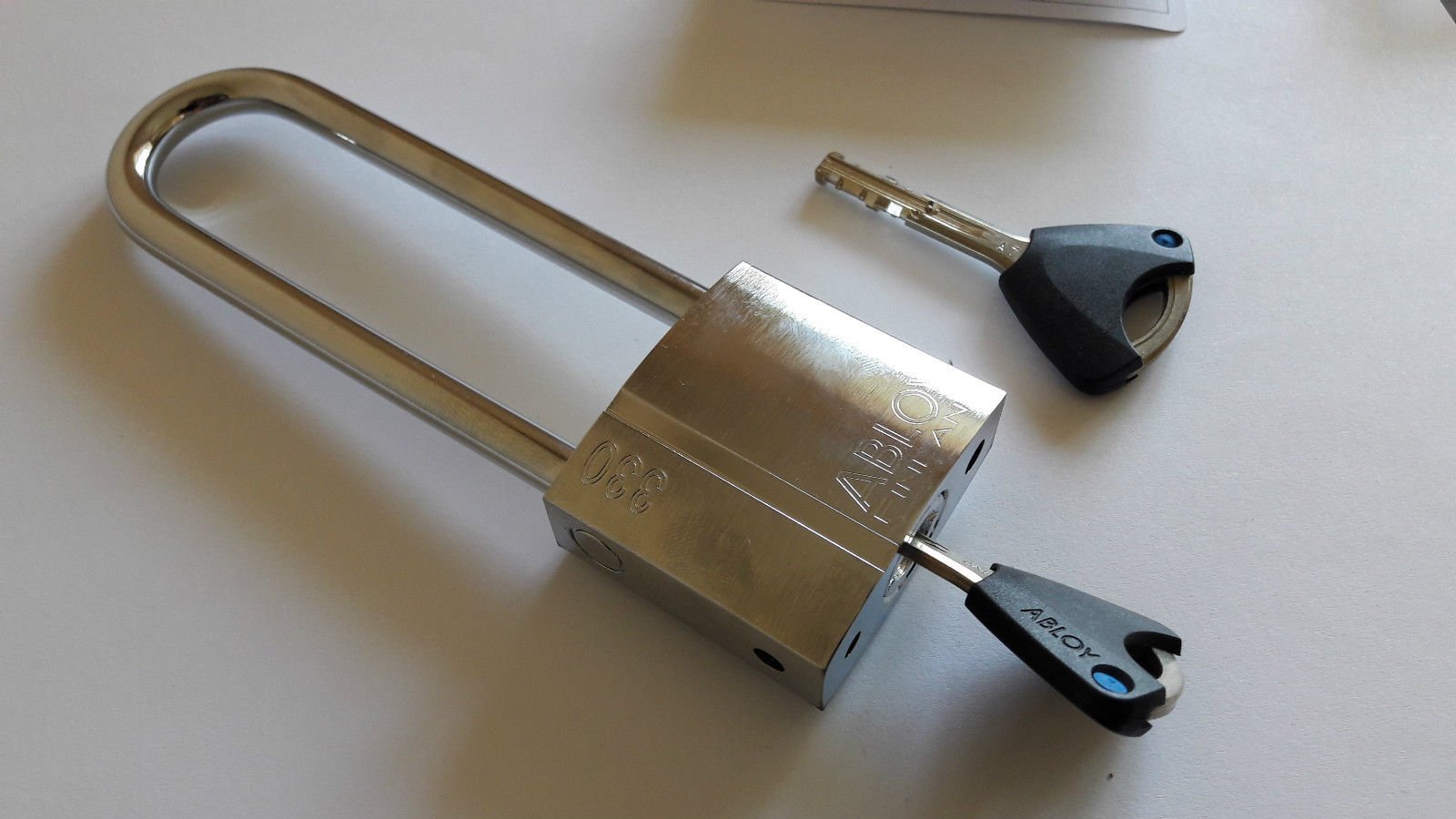 Abloy PROTEC PL 330 Heavy Duty Padlock - 25mm/50mm/100mm Shackle Size Options - 2 Keys Included - Reinforced Security Bike Lock for Outdoor Use (100mm Model) - Ideal for Bicycles, Gates, Storage Units & Industrial Applications