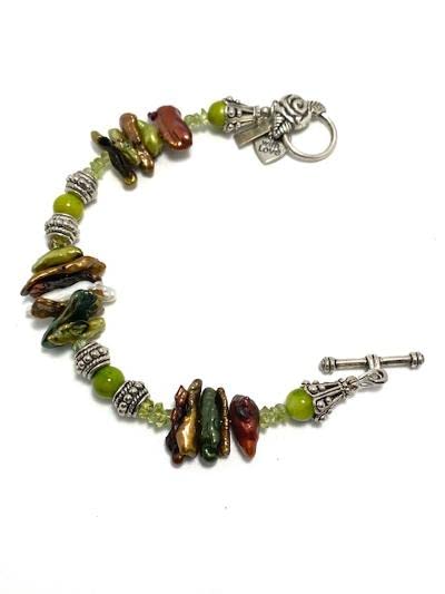 Elegant Flower Shell Necklace & Bracelet Set with Freshwater Potato Pearl Pendant, Peridot & Garnet Chips - Perfect for Weddings, Anniversaries and Special Occasions