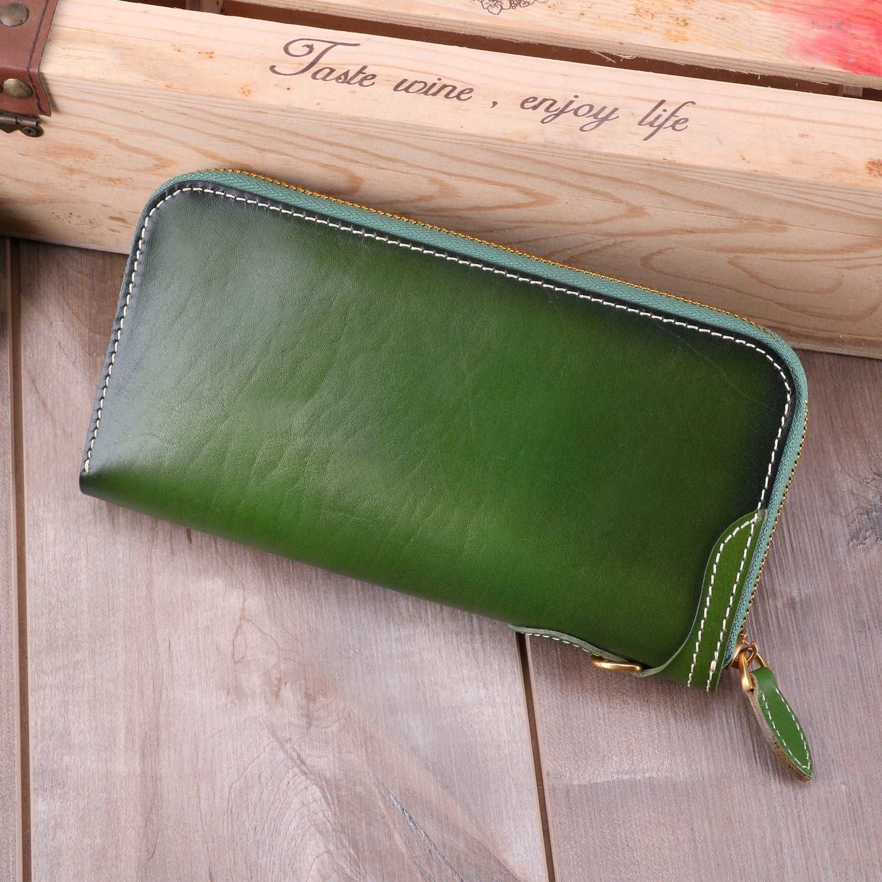 Vintage Leather Zip Wallet for Women - Stylish Retro Design with Multiple Card Slots & RFID Protection - Perfect for Everyday Use, Travel & Gift Giving
