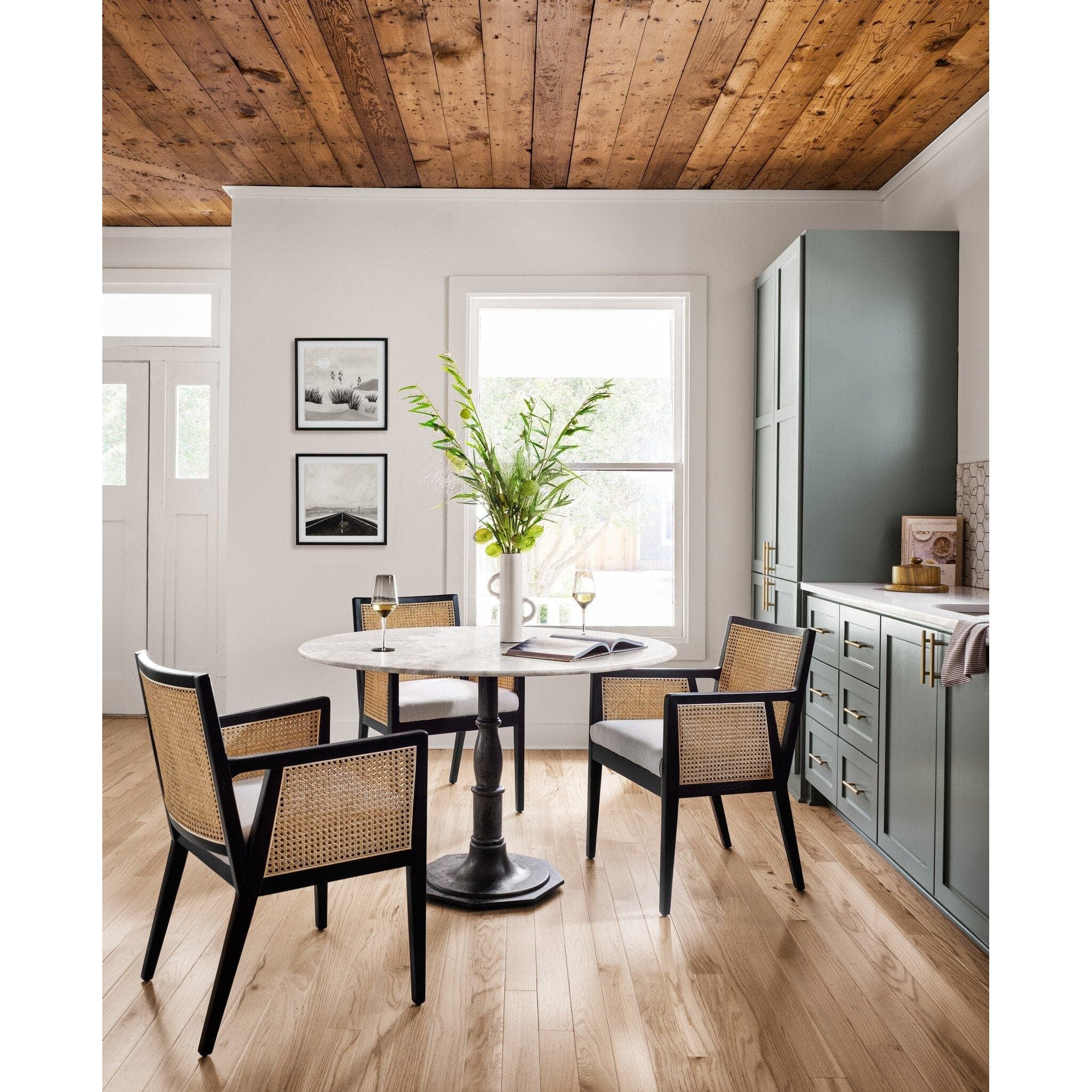 Aiden White Marble Round Dining Table - Modern Kitchen & Dining Room Furniture for Family Gatherings & Dinner Parties