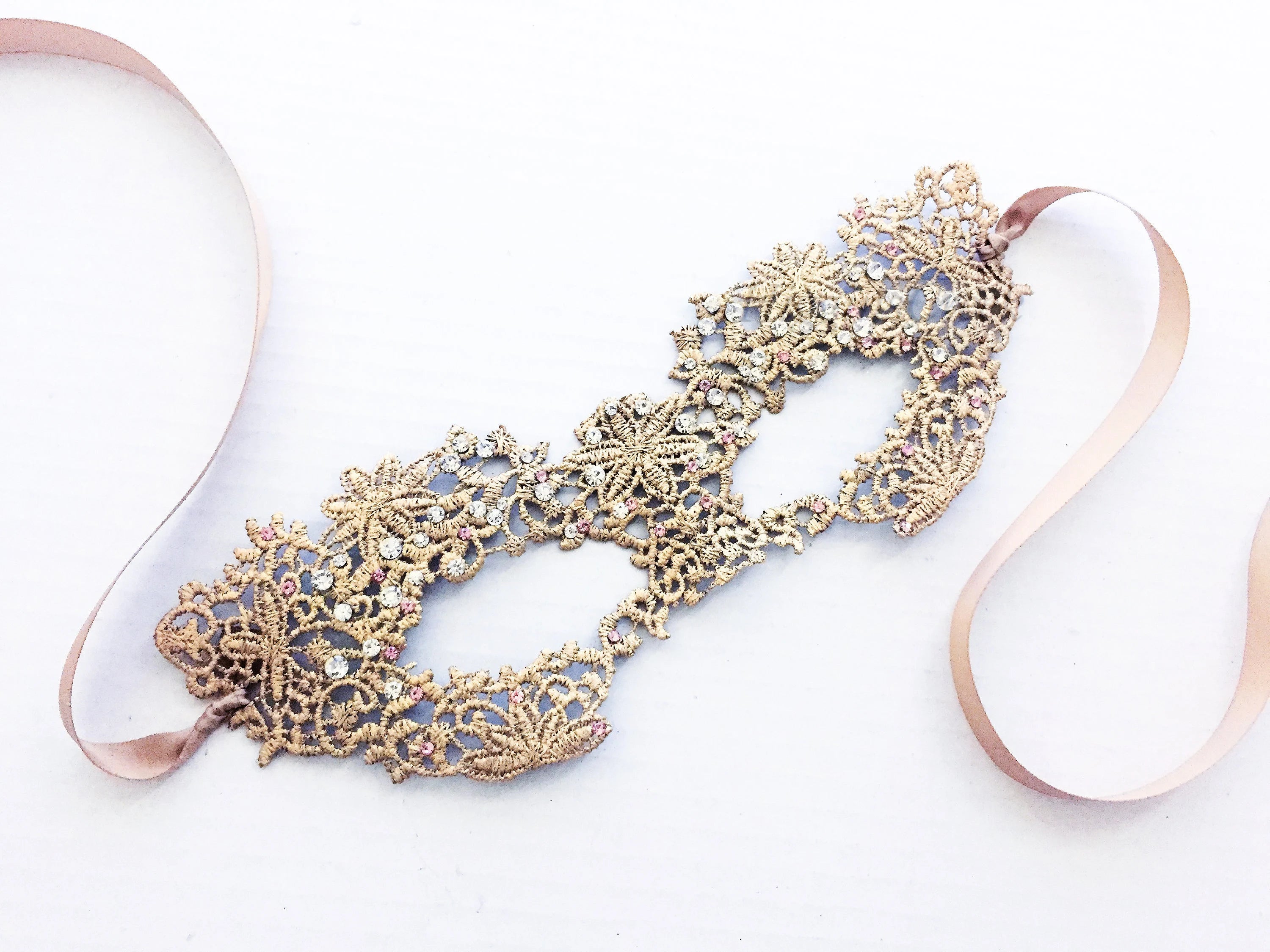 Elegant Princess Lace Face Mask with Gold Trim - Perfect for Weddings, Balls & Special Occasions