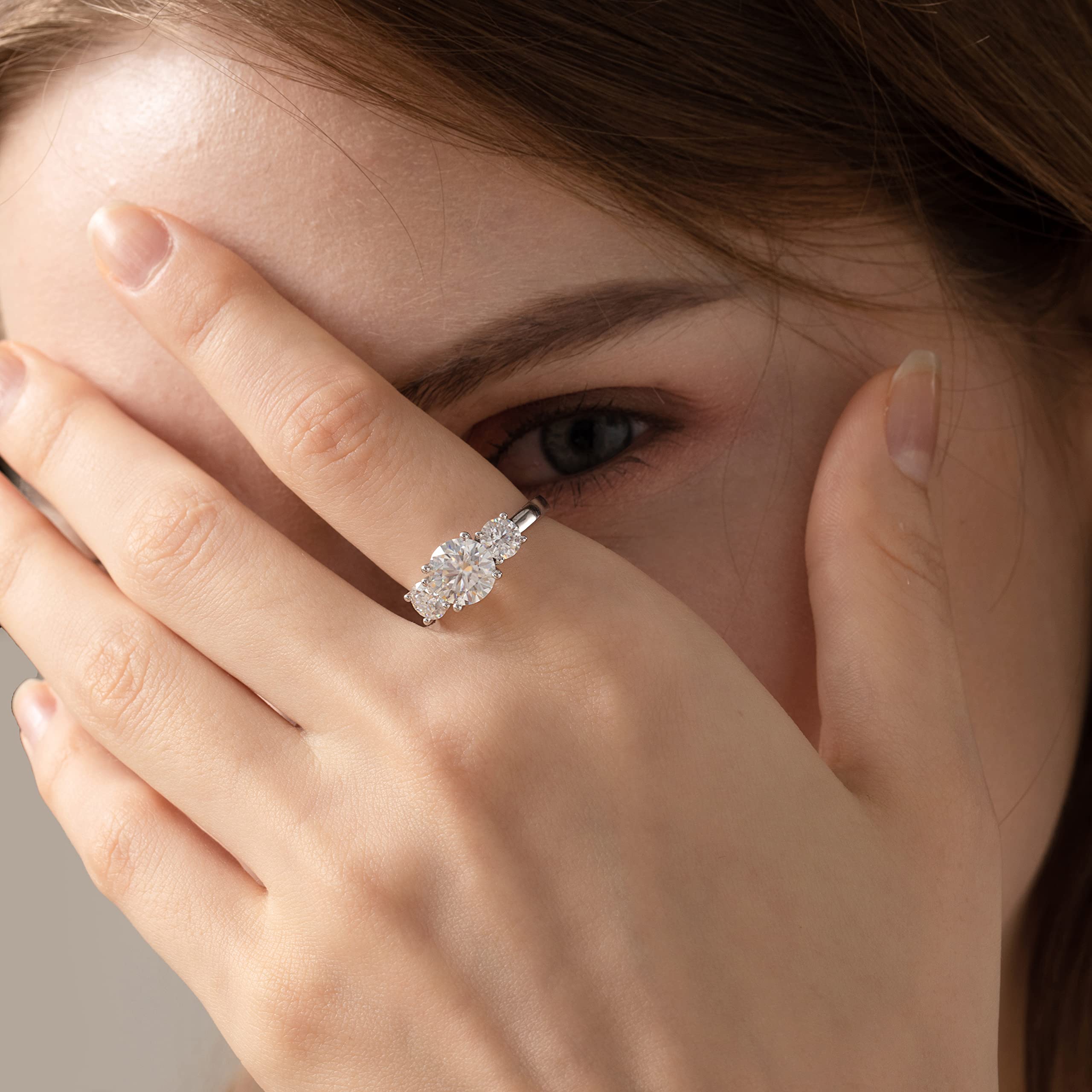 Boya 2.66-3ct Moissanite Engagement Ring for Women, 18K White Gold Plated Three Stone Wedding Ring, D Color VVS1 Clarity Promise Ring - Perfect for Proposals, Anniversaries & Special Occasions