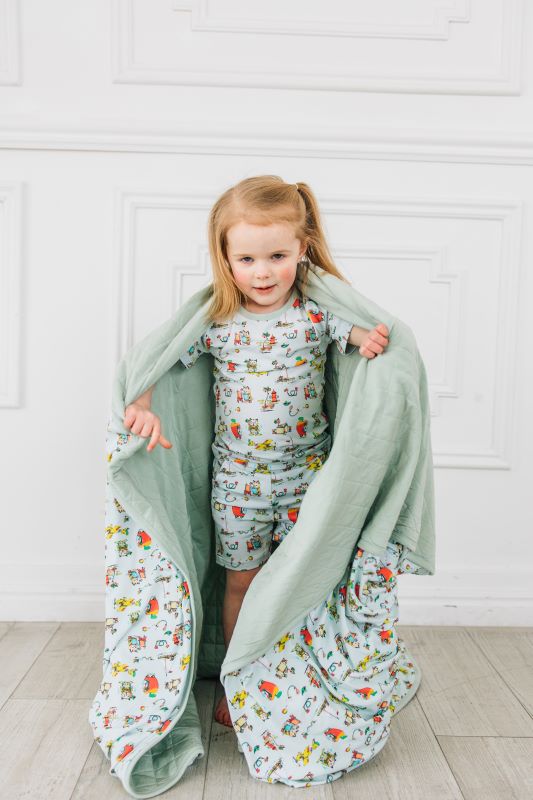 Richard Scarry's Busyworld™ Lowly Worm Quilted Oversized Blanket - Soft Cozy Throw for Kids & Adults - Perfect for Bedtime, Reading Nook, and Family Movie Nights
