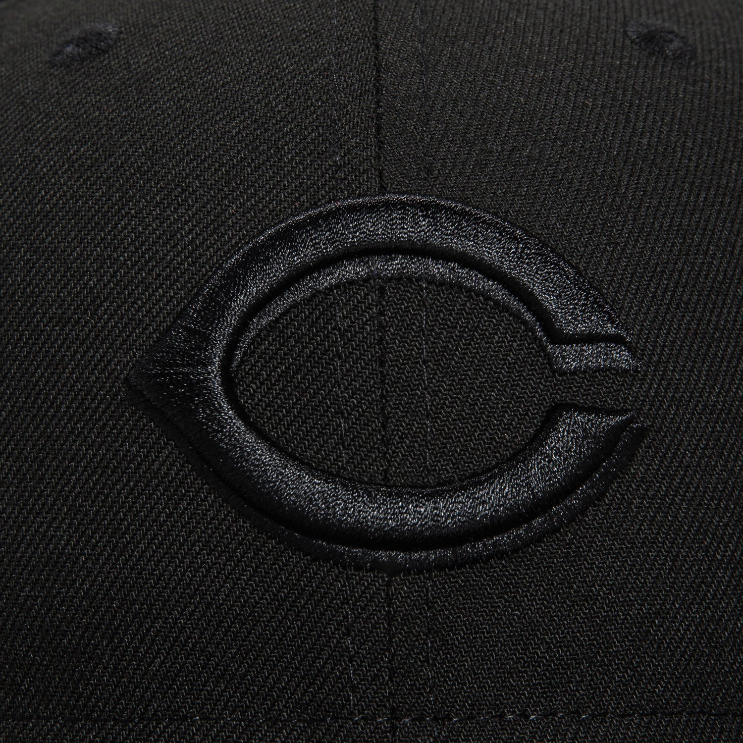 New Era 9Fifty MLB Basic Cincinnati Reds Snapback Hat - Black | Official MLB Licensed Baseball Cap for Men & Women | Perfect for Baseball Games, Sports Fans & Streetwear Fashion