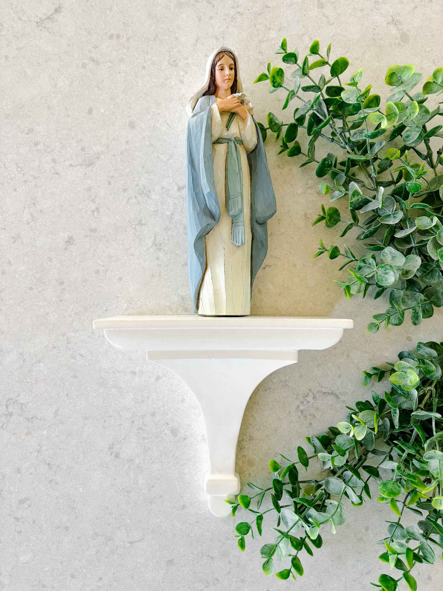 White Decorative Statue Shelf - Elegant Display Shelf for Home Decor, Books & Collectibles - Perfect for Living Room, Bedroom & Office