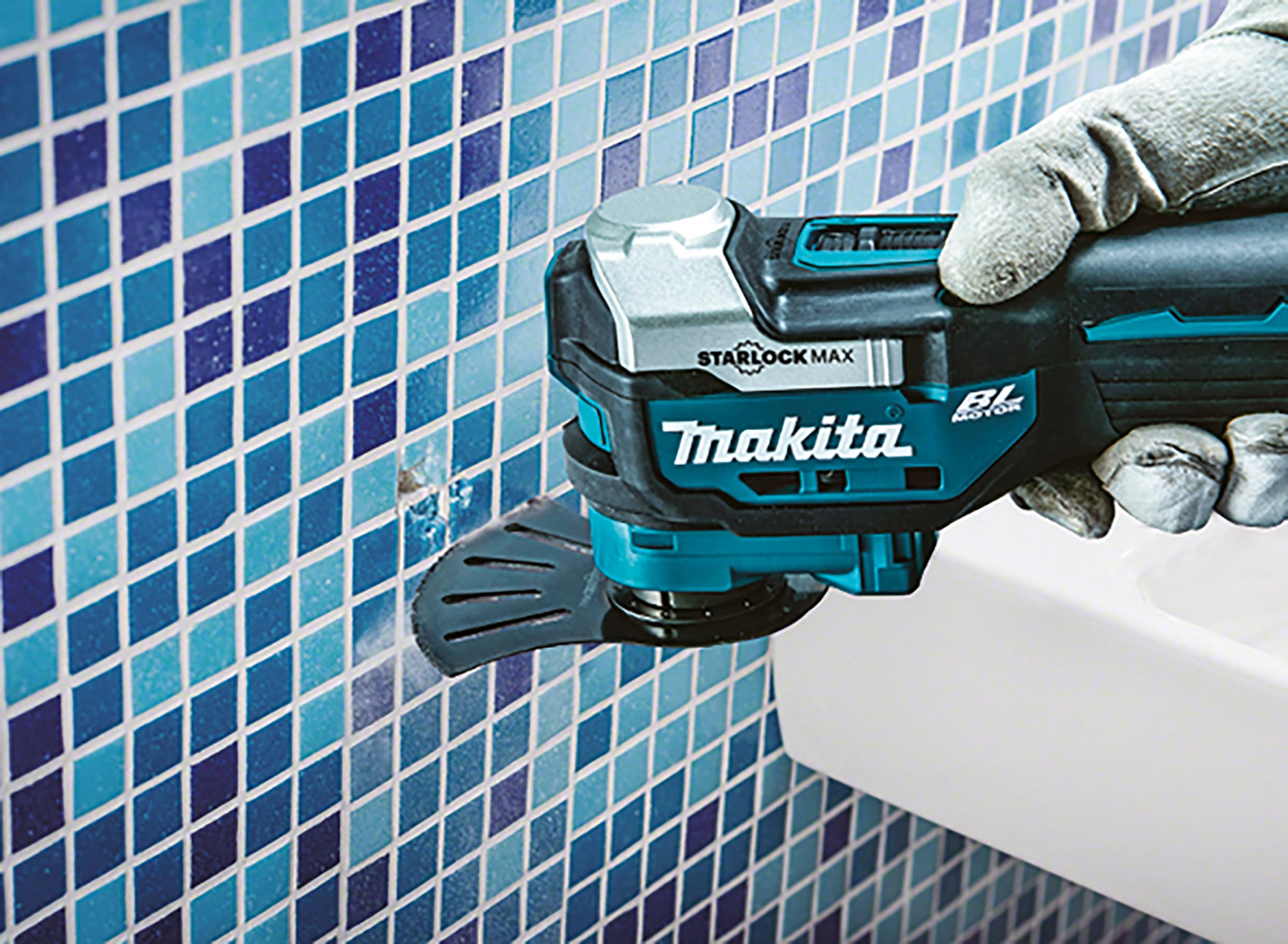 MAKITA DTM52ZJX2 18V LXT Cordless Oscillating Multi-Tool with 32-Piece Accessory Kit (Battery Not Included) - Perfect for Woodworking, Drywall, Grout Removal & DIY Home Renovation Projects