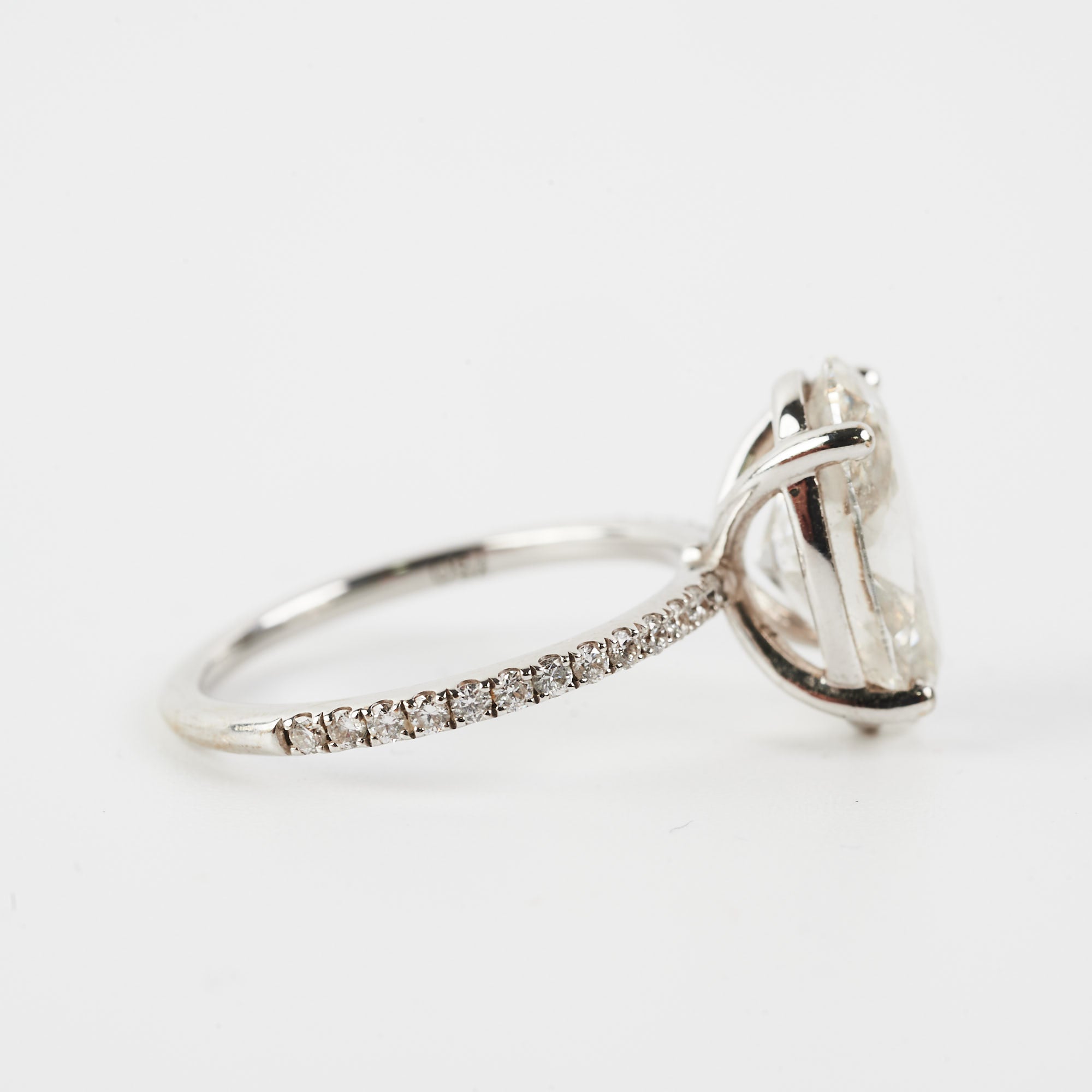 4.05 Carat Lab-Grown Oval Diamond Engagement Ring for Women - Elegant Wedding, Proposal & Anniversary Jewelry Gift