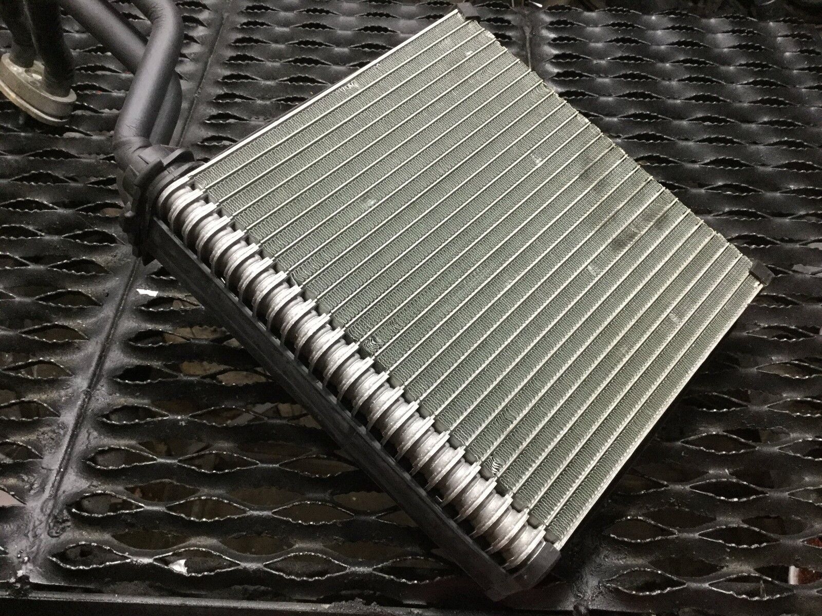 05-08 Audi A4 AC Evaporator Core Replacement - OEM Quality for Car Air Conditioning System - Perfect for Summer Cooling & HVAC Repair