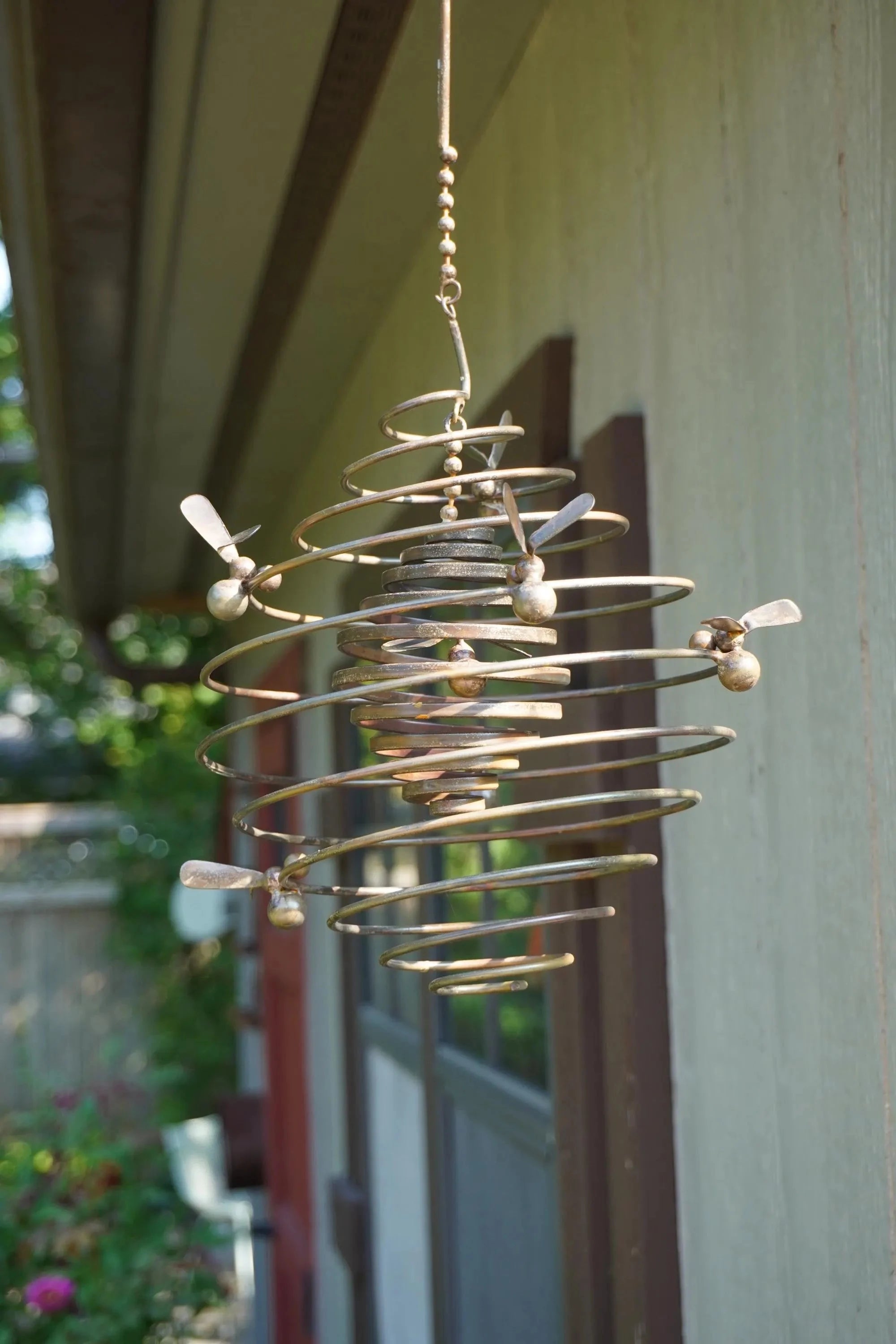 Double Spiral Bee Garden Ornament - Handcrafted Metal Decoration for Outdoor Lawn, Yard, and Patio Decor - Perfect for Garden, Backyard, and Landscape Design