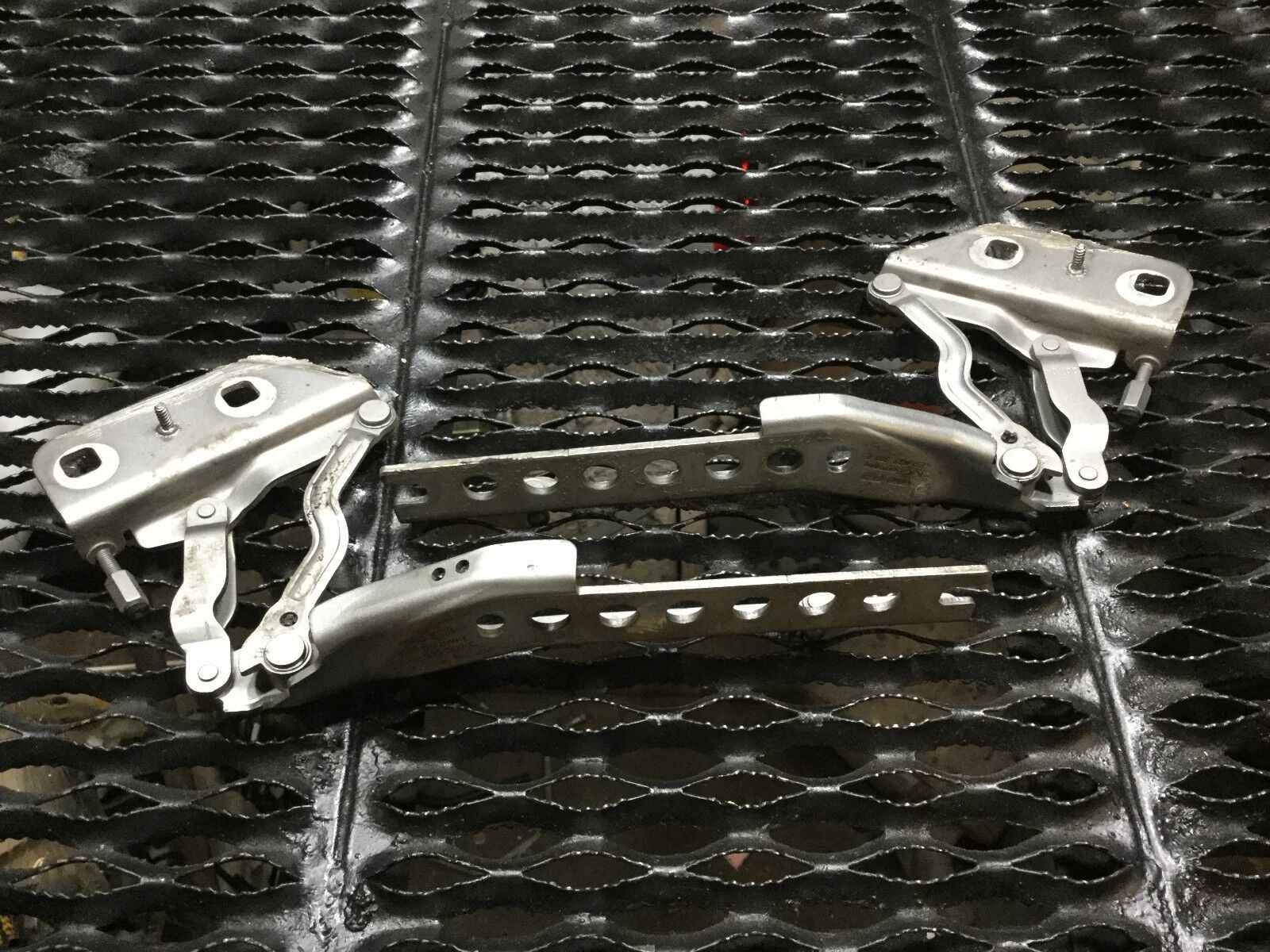 04-09 Audi A8 D3 Hood Hinge Pair - OEM Replacement Parts for Left & Right Side - Perfect for Car Repair & Maintenance