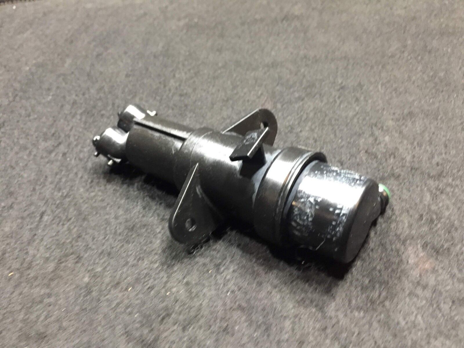 04 05 06 BMW X3 E83 Headlight Washer Nozzle Pump OEM D34 Replacement Part - Perfect for Night Driving & Winter Road Maintenance