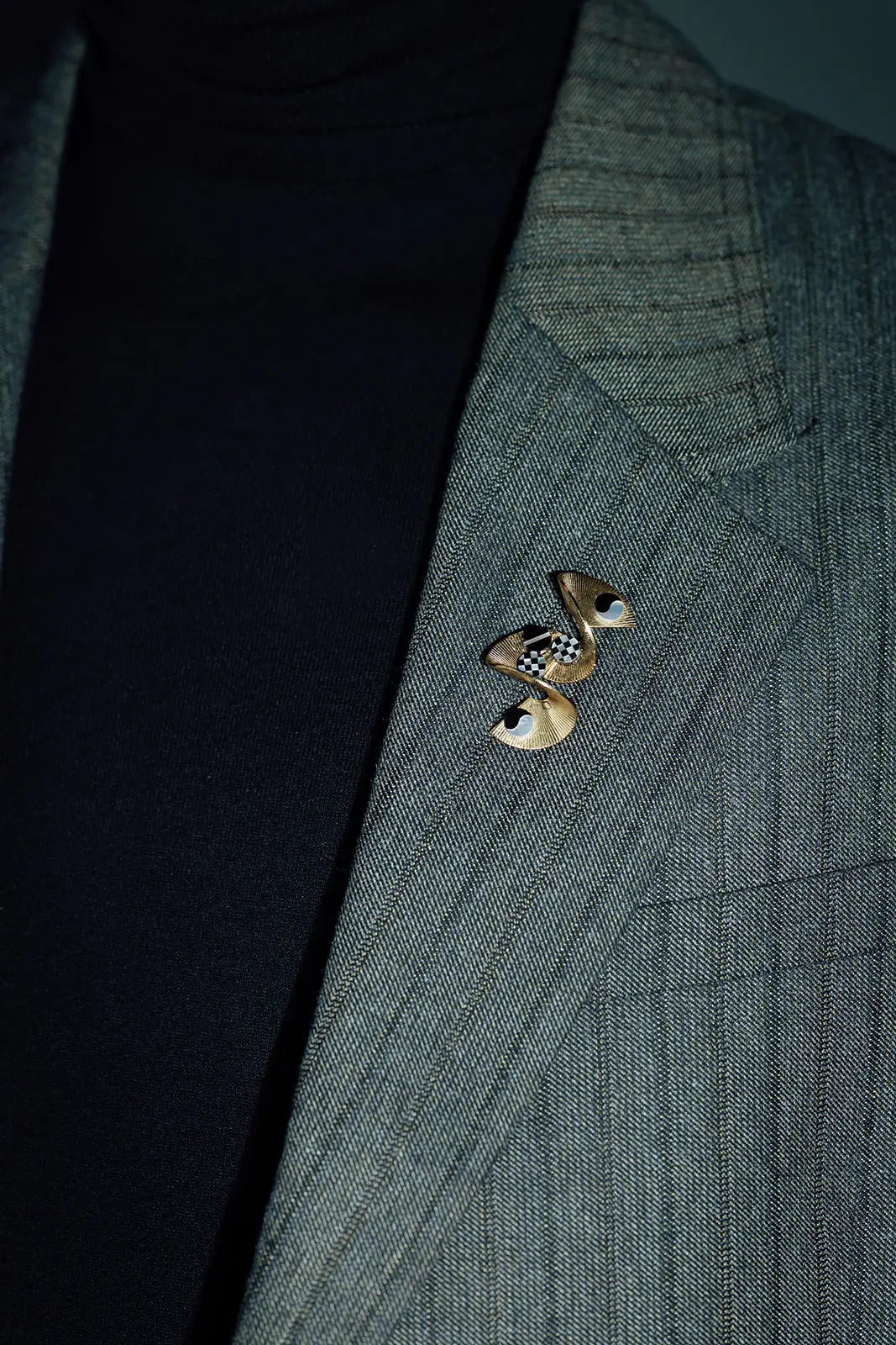 Vintage ELWOOD Lapel Pin - Classic Gold & Silver Brooch for Men & Women - Perfect for Suits, Blazers, Jackets & Formal Occasions