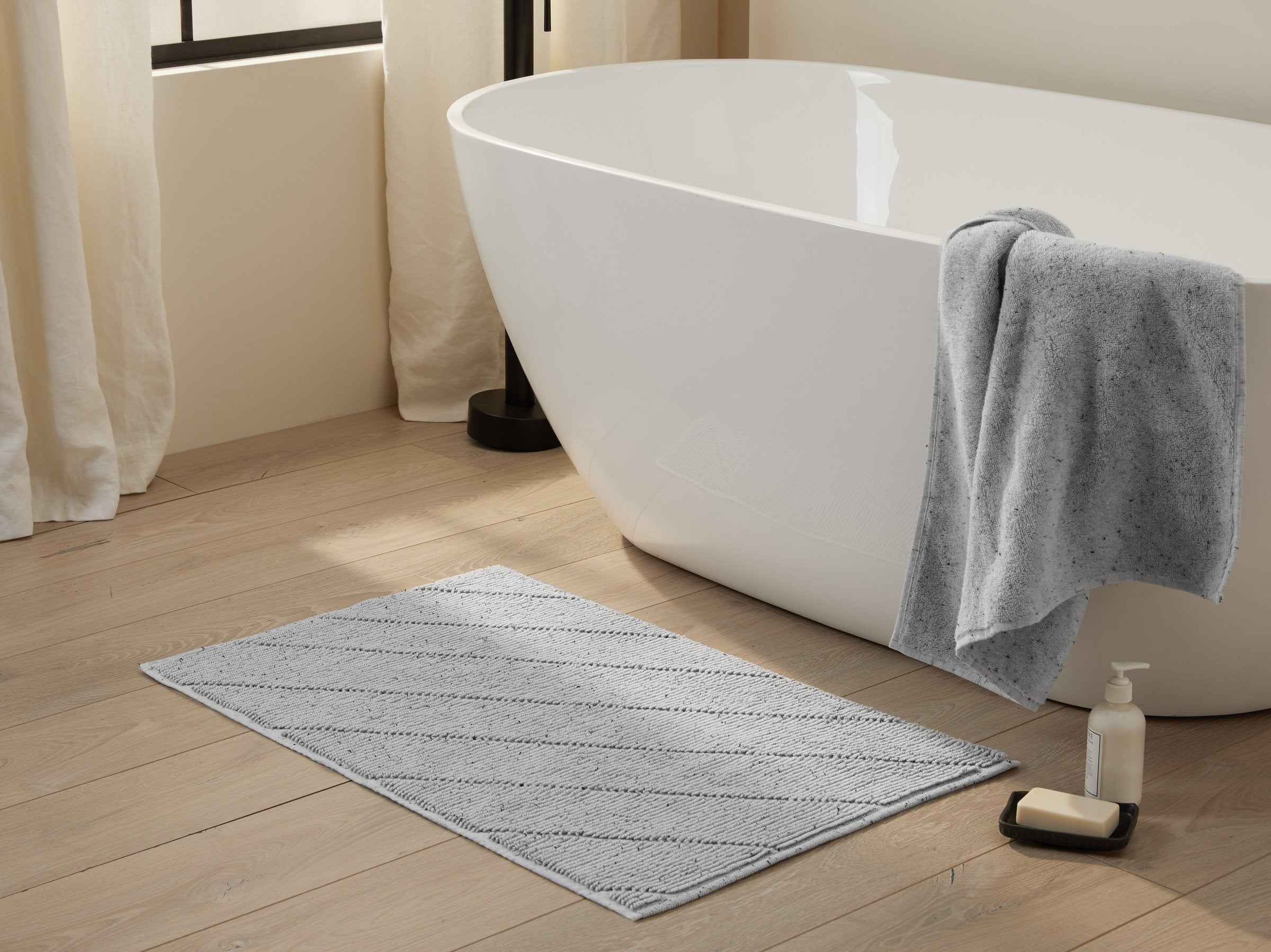 Non-Slip Speckled Bath Rug - Soft Absorbent Microfiber Bathroom Mat for Shower & Tub - Perfect for Bathroom, Spa, and Home Decor