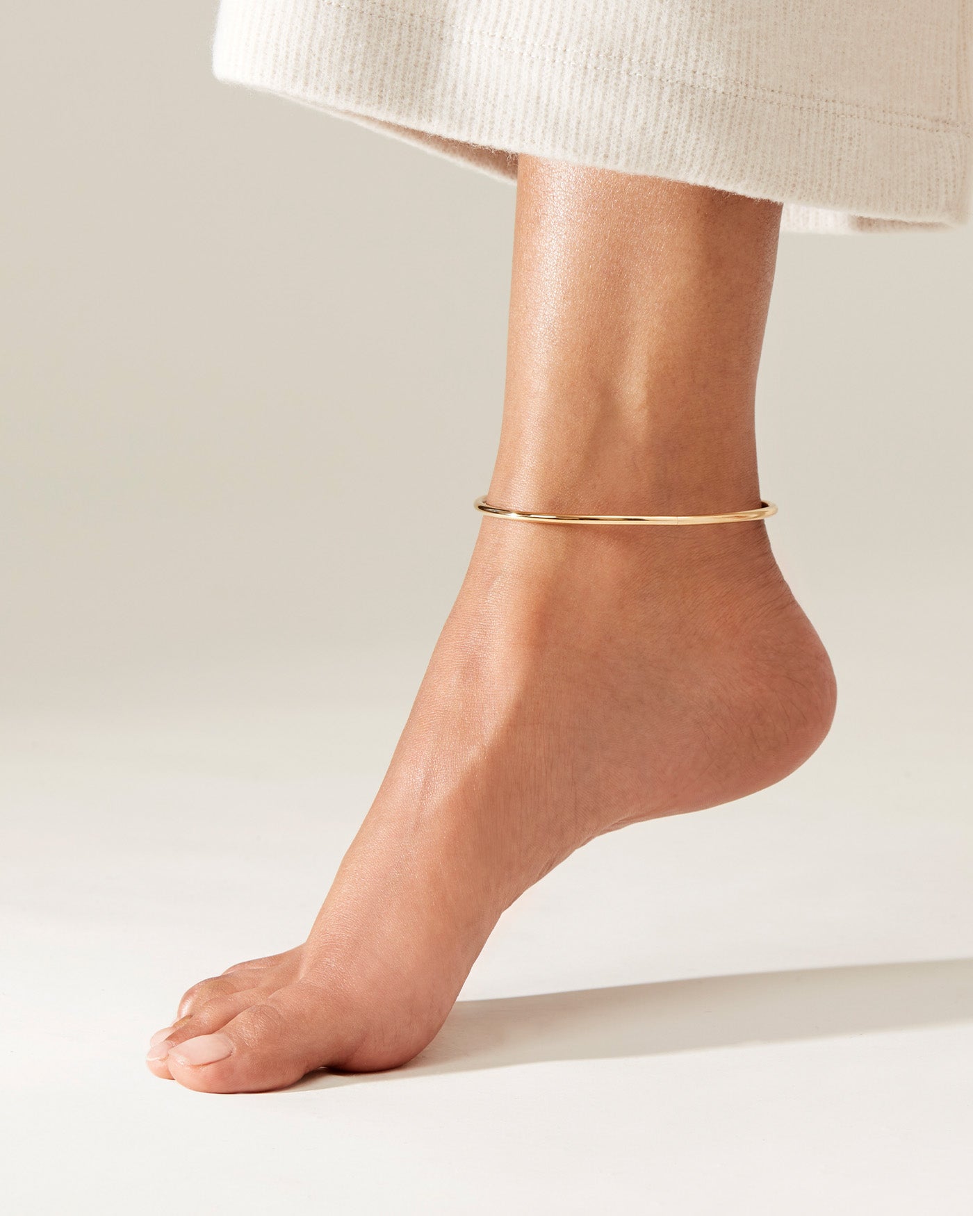 Dainty Anklet Bracelet for Women - Elegant Adjustable Ankle Chain Jewelry - Perfect for Beach, Summer, and Boho Fashion