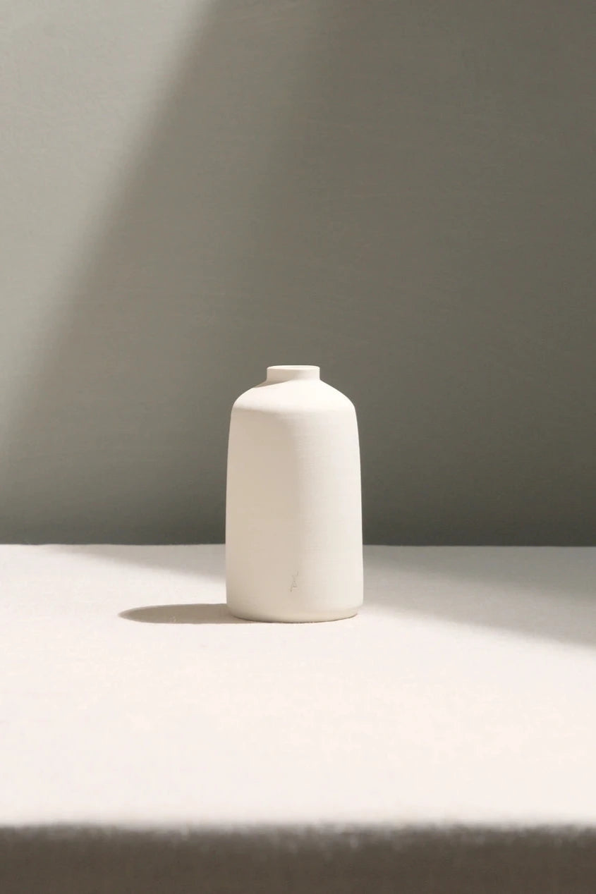 Small Ivory Bud Vase - Elegant Floral Arrangement for Weddings, Home Decor & Table Centerpieces