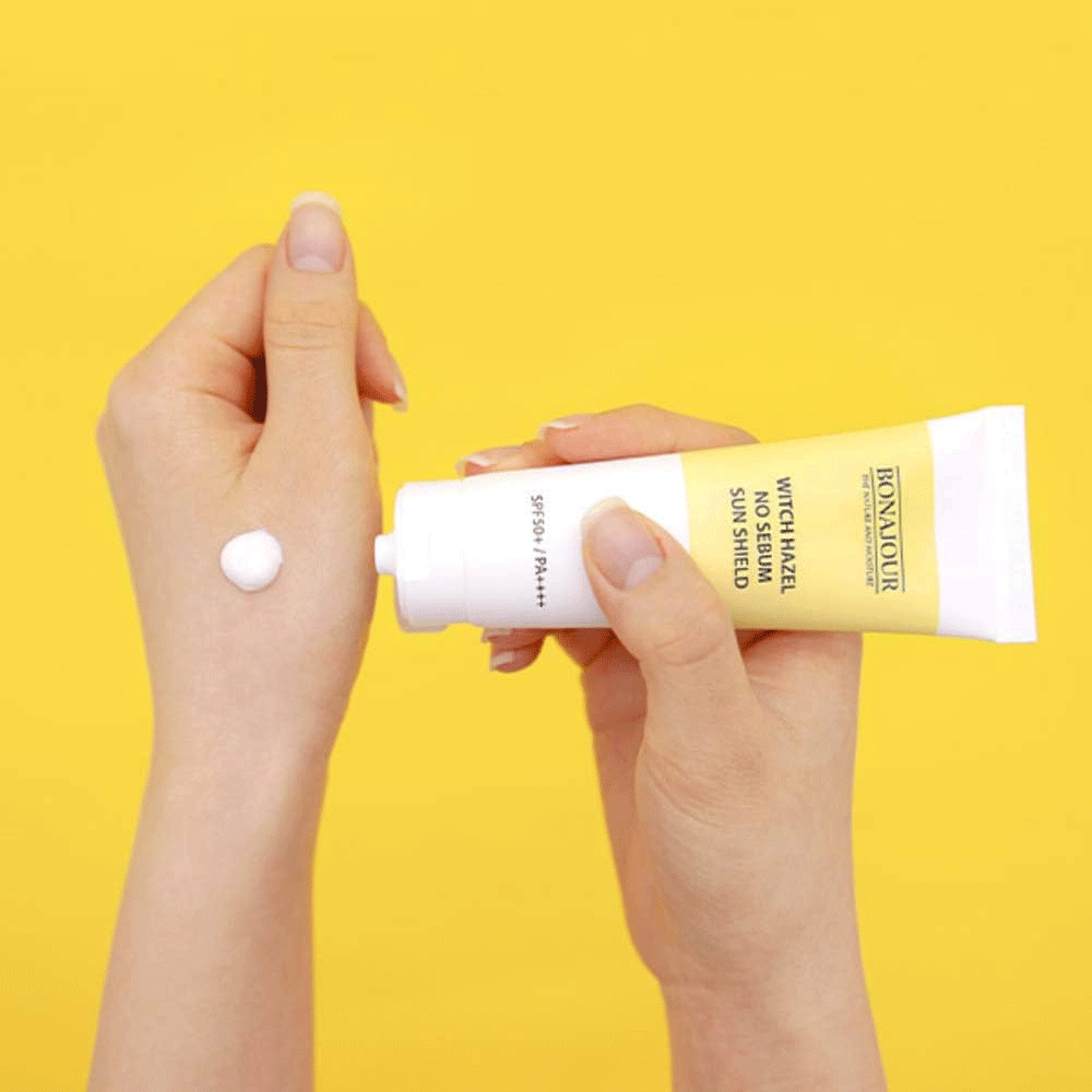 BONAJOUR Witch Hazel No Sebum Sun Shield SPF50+ PA++++ 40ml - Oil Control Sunscreen for Oily & Acne-Prone Skin - Perfect for Daily UV Protection & Makeup Base