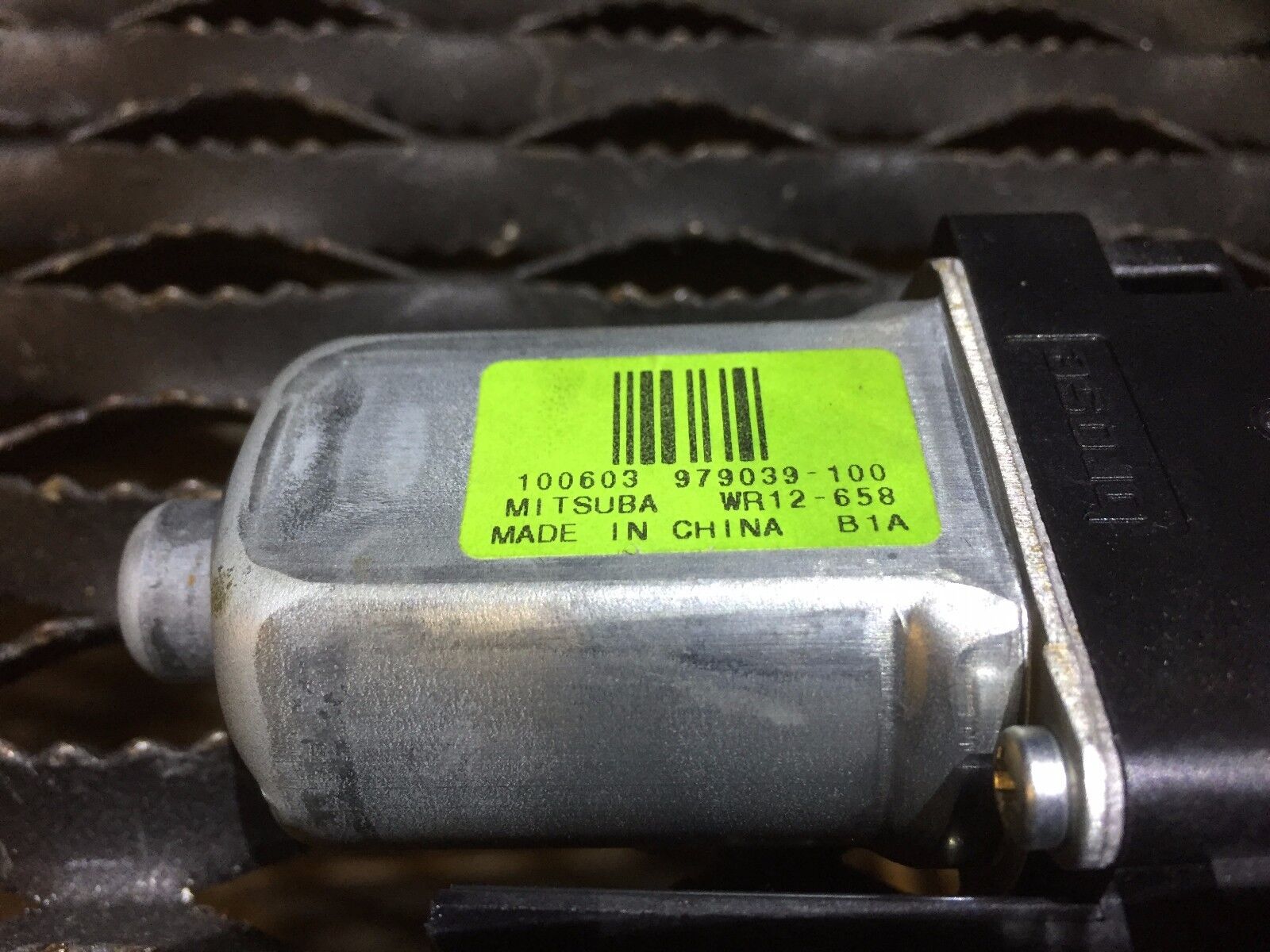 2005-2011 Volvo S40 Left Rear Door Window Motor - OEM Replacement Part for Power Window Repair - Perfect for DIY Fixes & Auto Shops