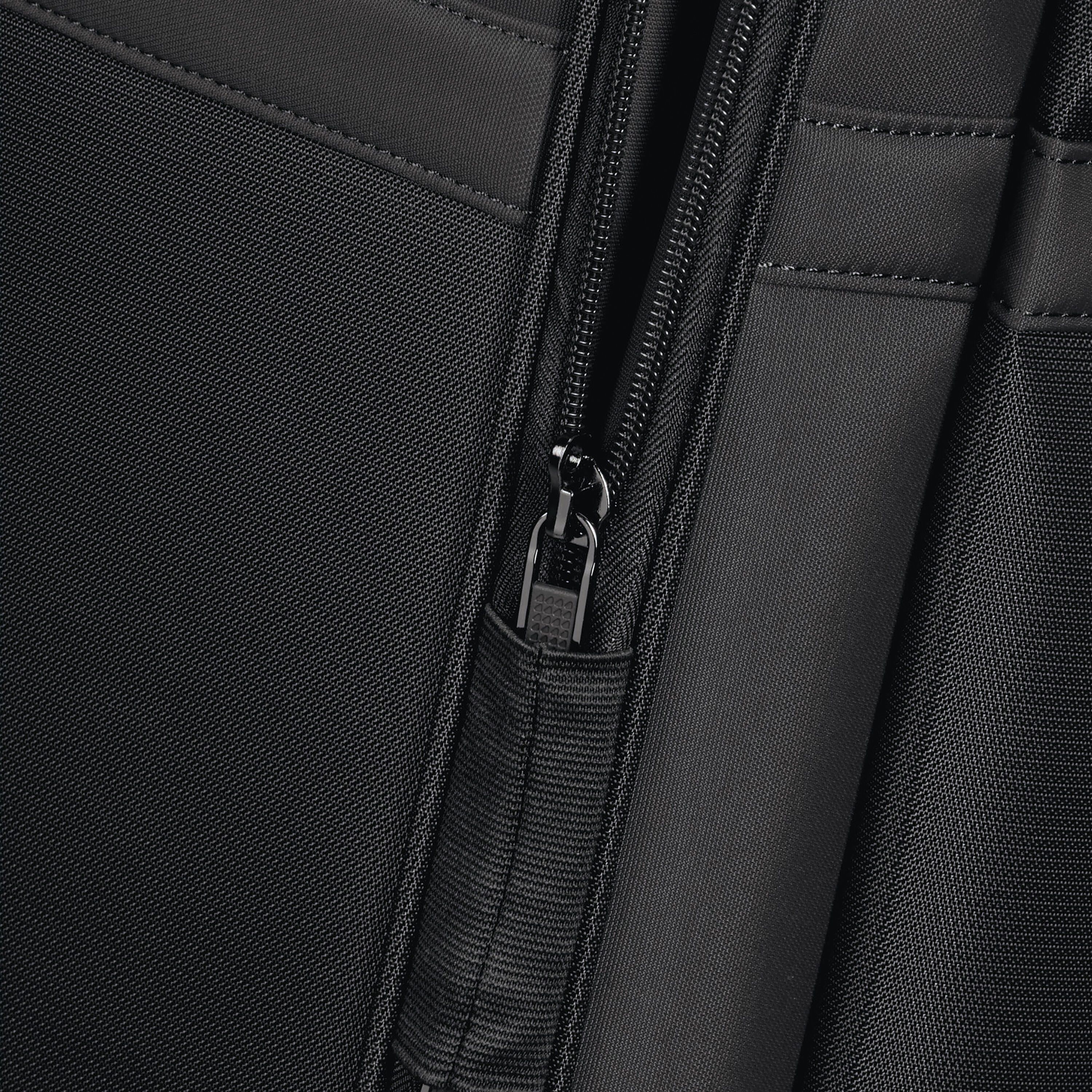 Samsonite Airea Spinner Large Expandable Suitcase - 28