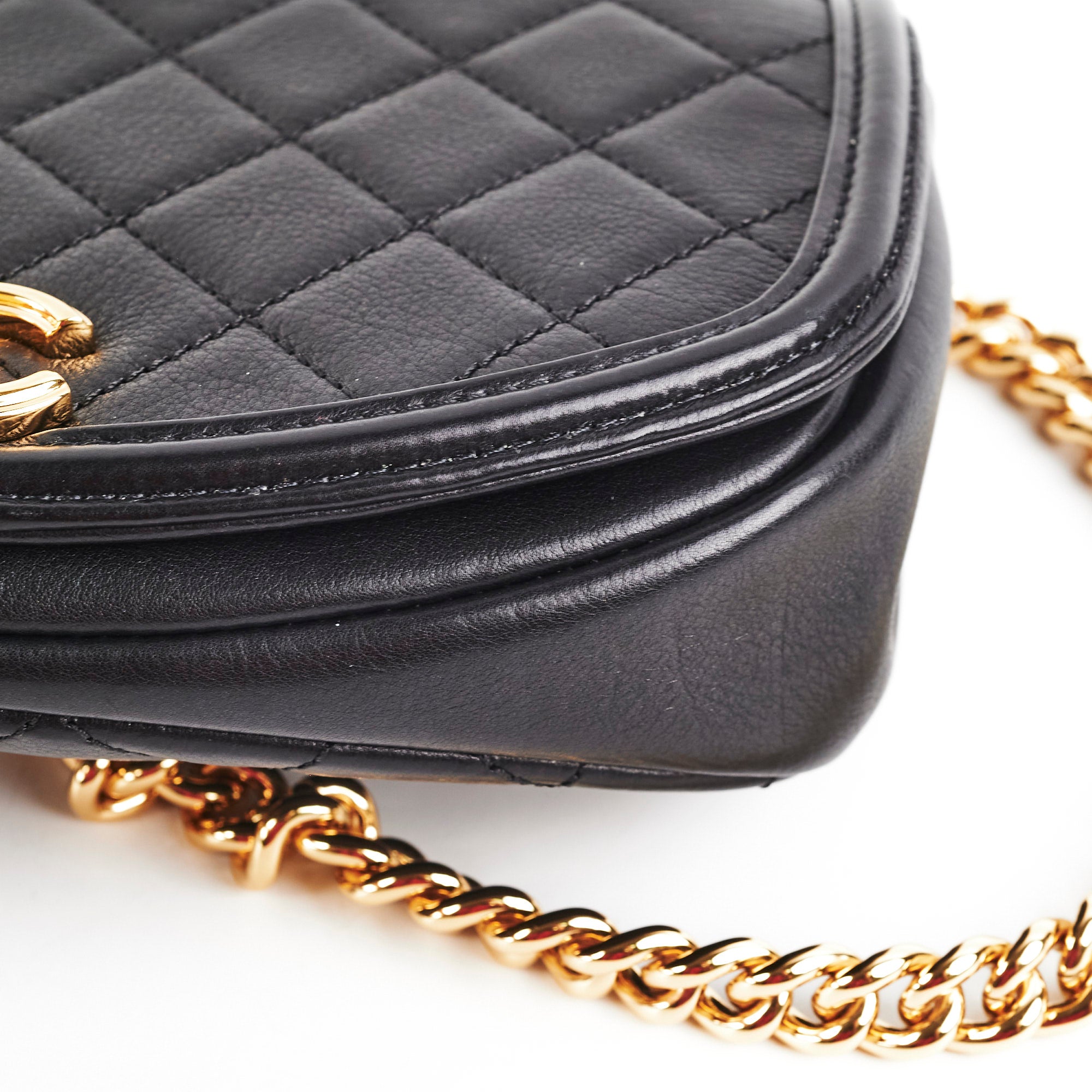 Chanel Classic Flap Bag in Black Calfskin Leather - Luxury Handbag for Women, Perfect for Evening Events & Special Occasions