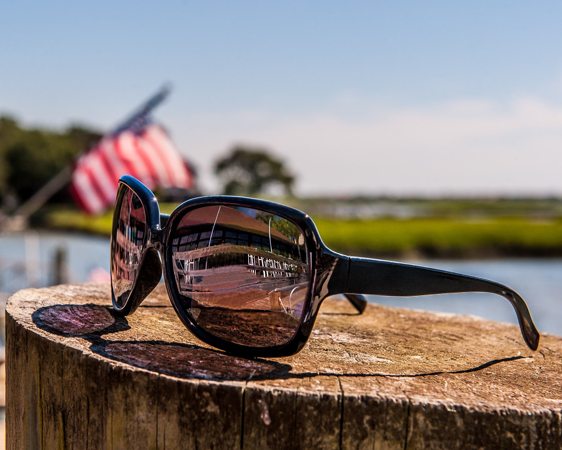 Polarized Sunglasses with Flash Lens APL75 - UV Protection, Anti-Glare for Driving, Fishing & Outdoor Activities | Stylish & Lightweight for Men & Women